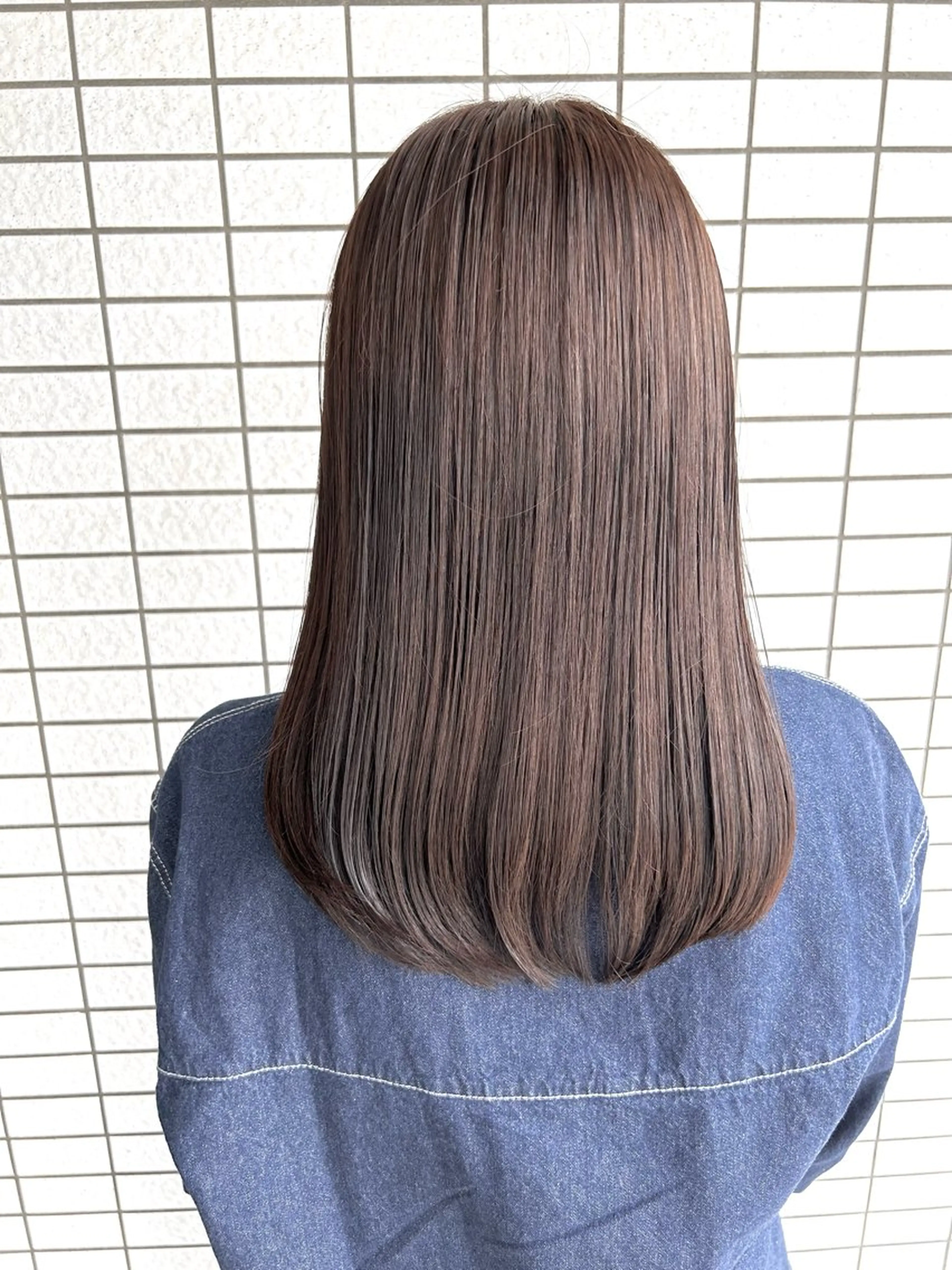 セミロング カット ヘアカラー 高津 千慧のヘアスタイル
