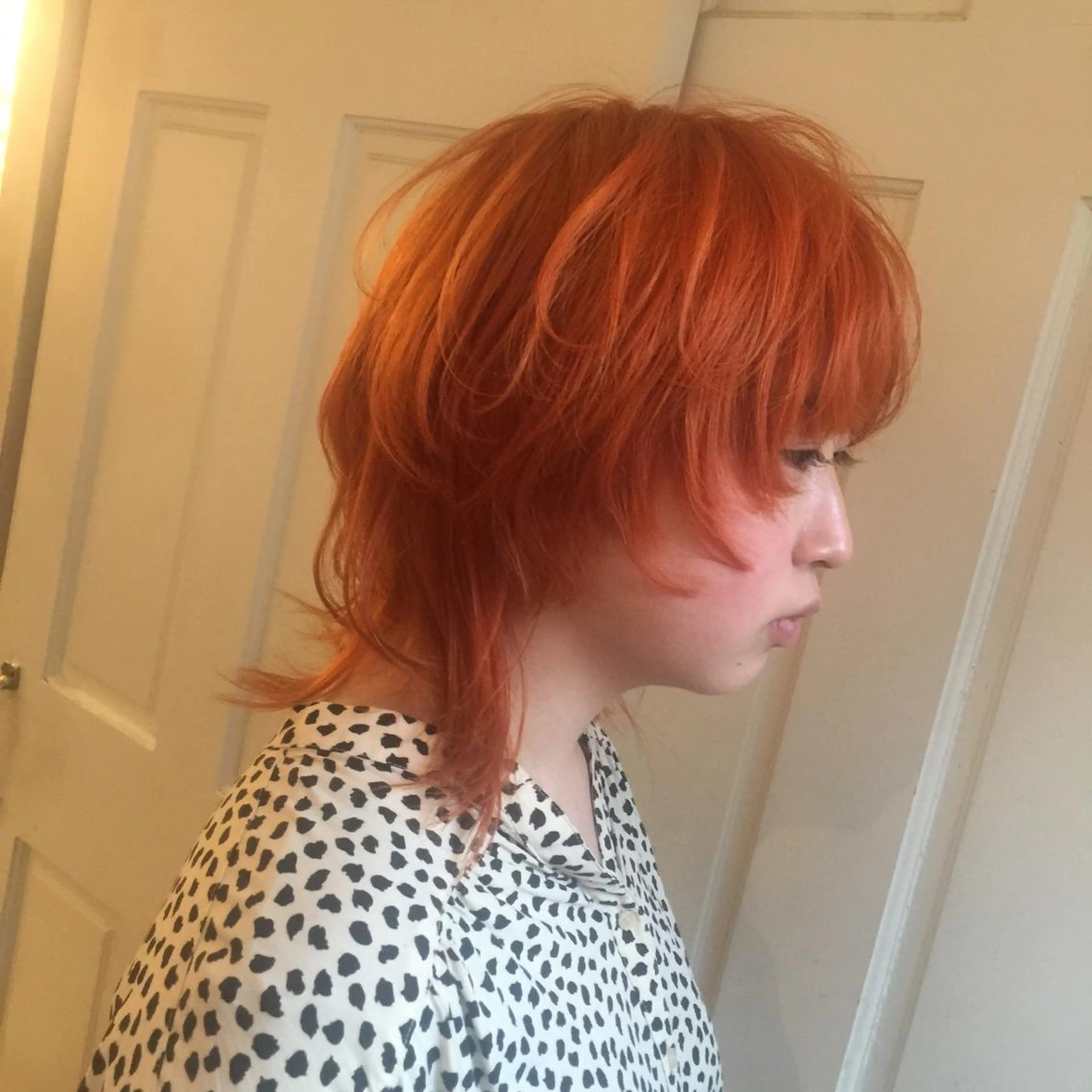 ミディアム カラー オレンジ ウルフカット ホワイト&レイヤーカ ットエクステ長畠俊輔のヘアスタイル