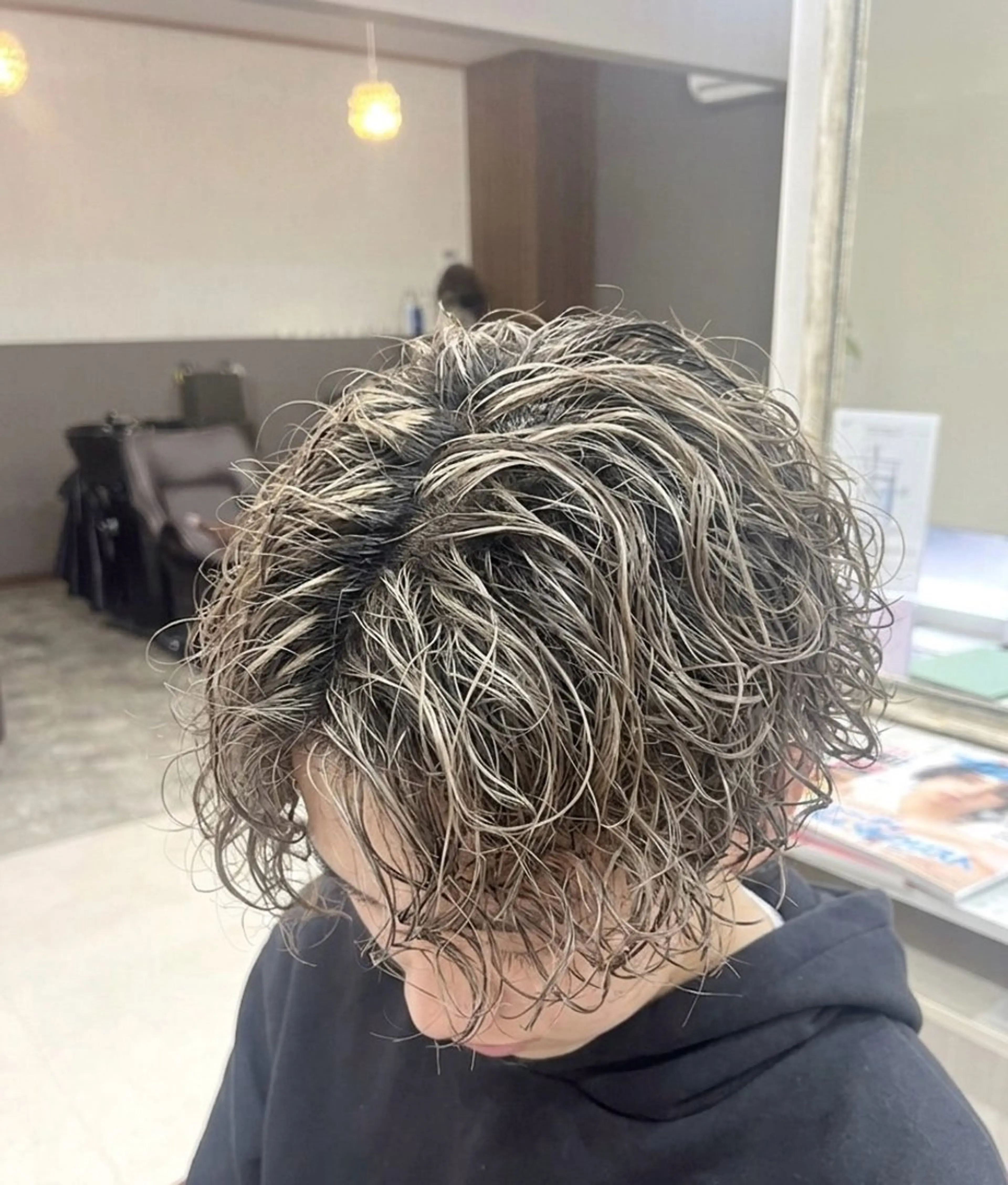 ショート カラー パーマ メンズ メンズメッシュ メンズパーマ 波巻きパーマ メッシュ KEN 🌟のヘアスタイル