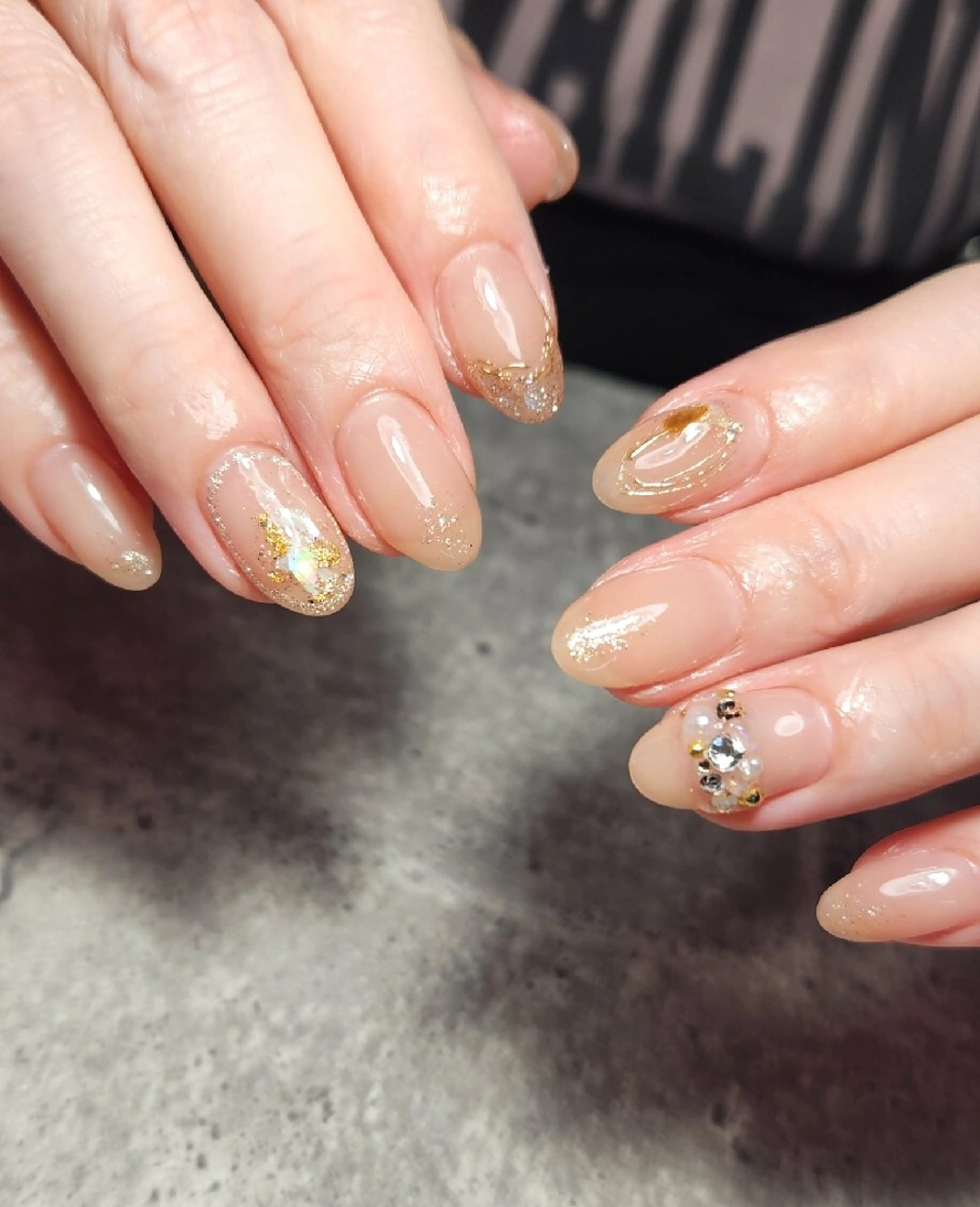 ネイル ブラウン ピンク ストーンネイル ハンドネイル   BENNIEのネイルデザイン