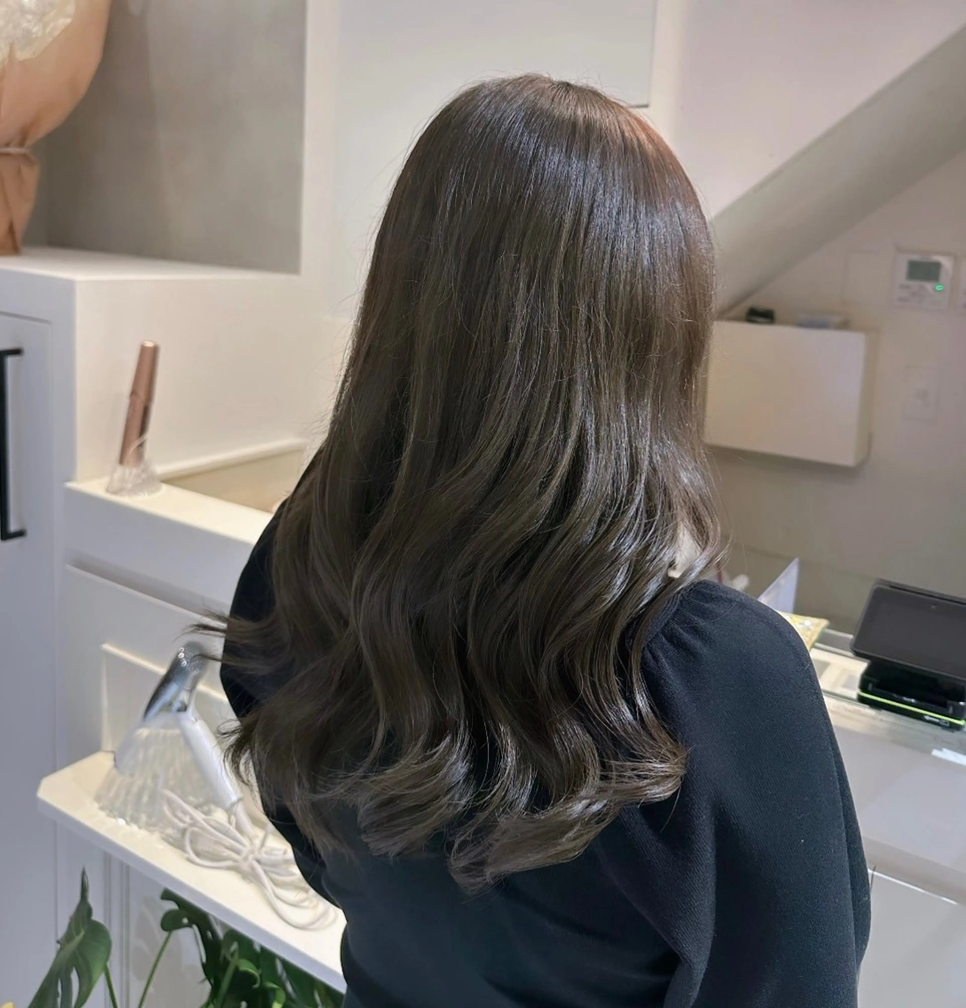 ロング カラー ヘアカラー トリートメント 矢幡 栞菜のヘアスタイル