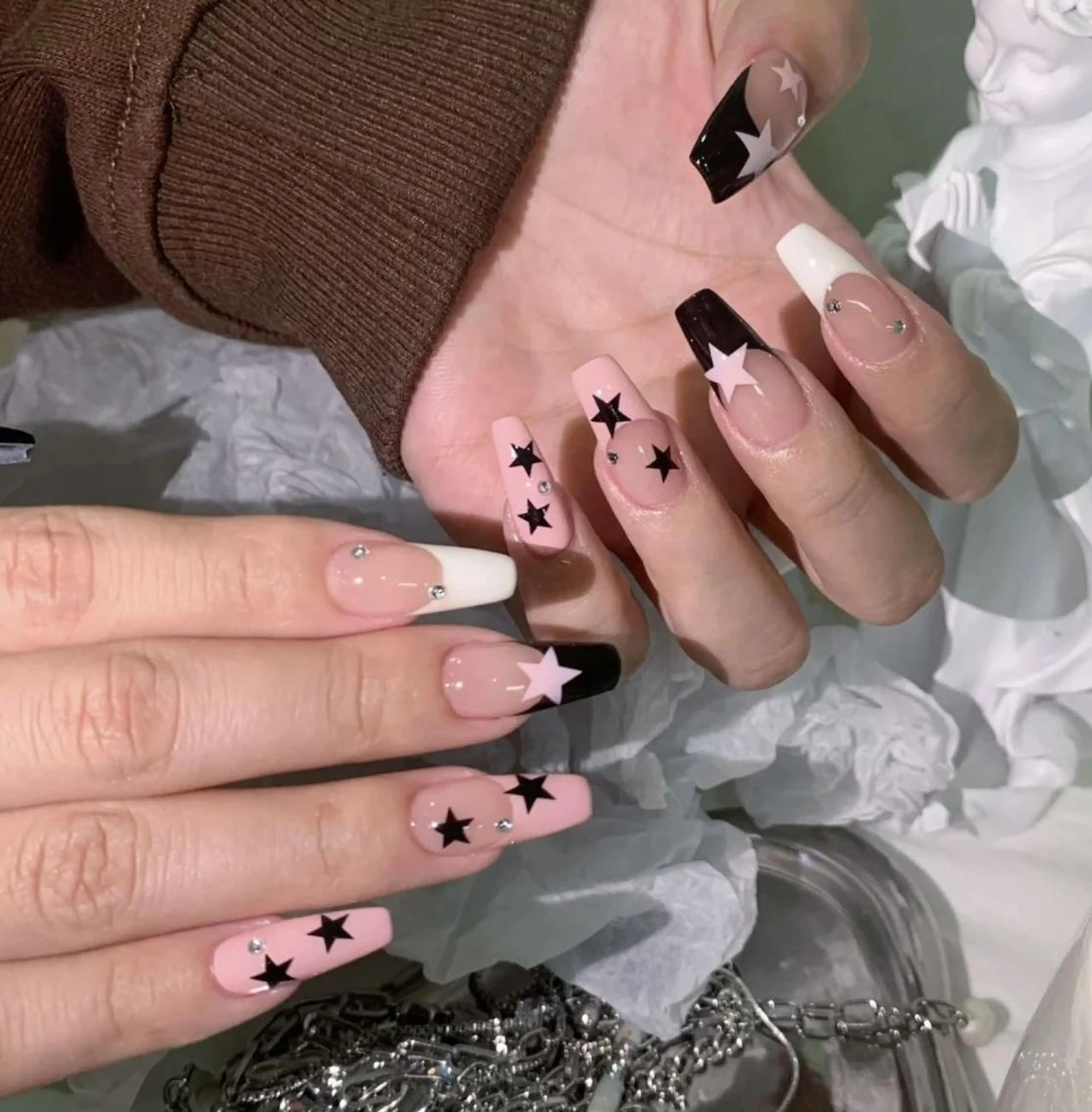 ネイル アートネイル 長さ出し ネイルチップ Queens 榊 まおのネイルデザイン