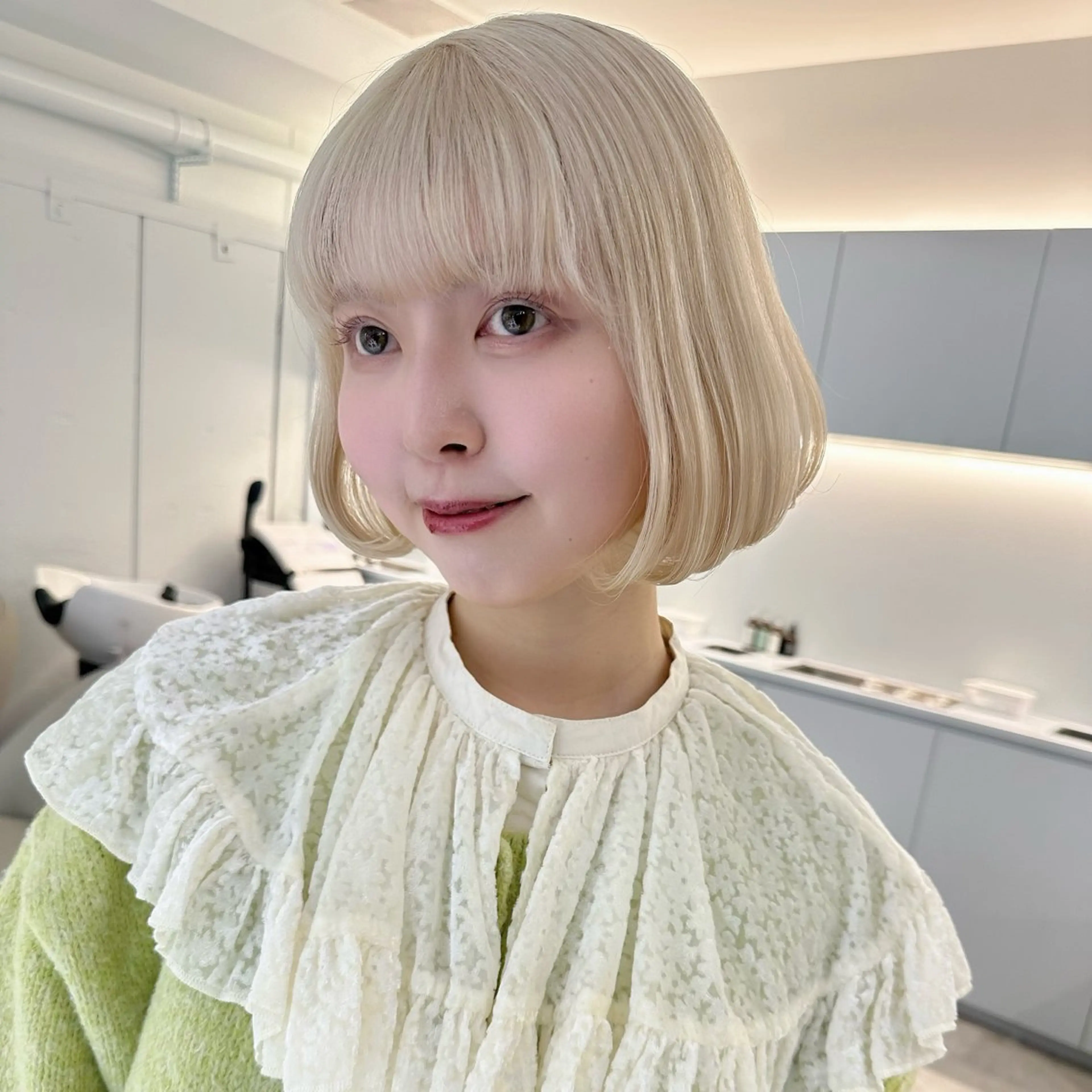 ミディアム カット ヘアカラー 上品モテハイトーン chiakiのヘアスタイル