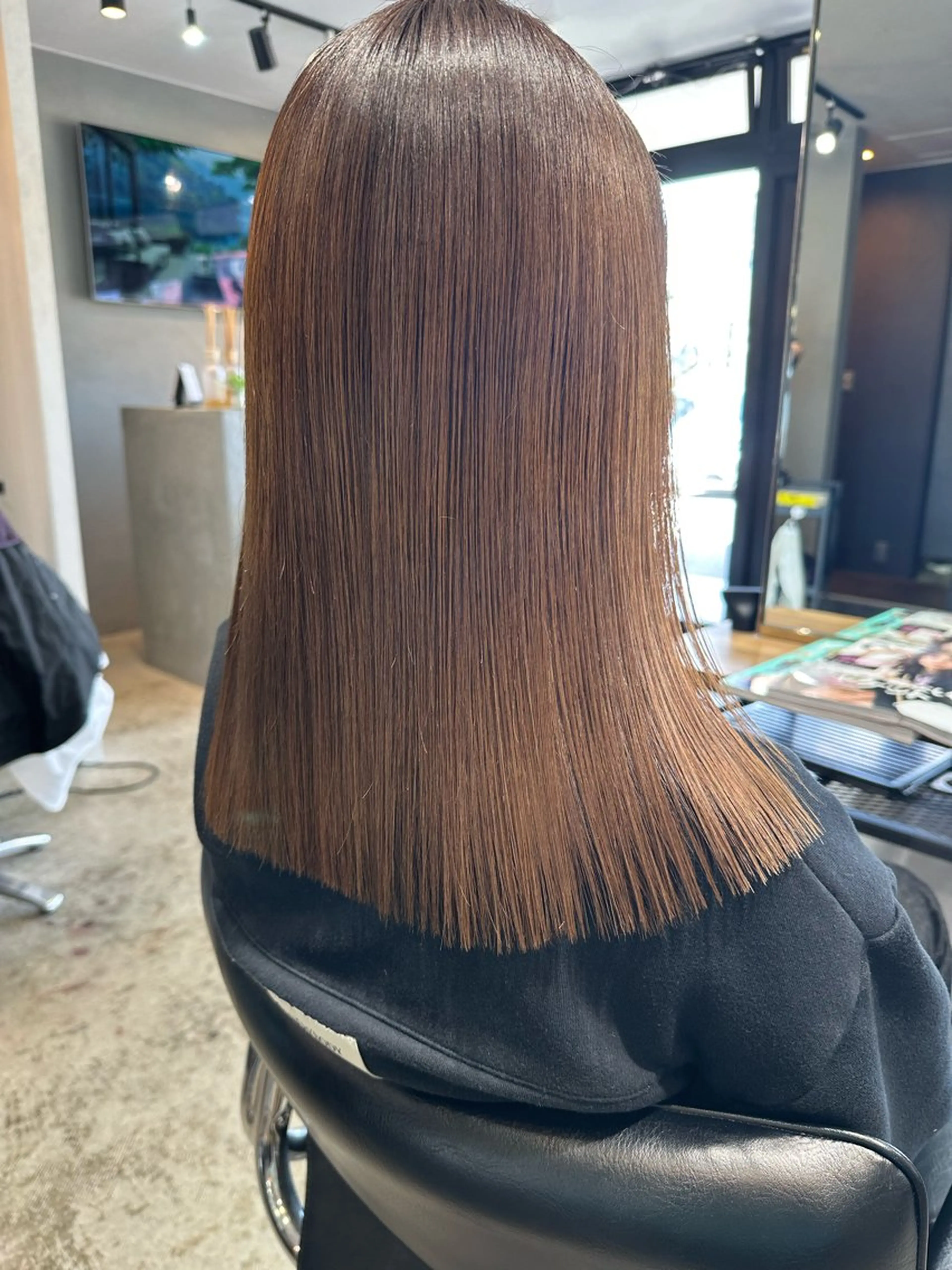 セミロング YURIK Aのヘアスタイル