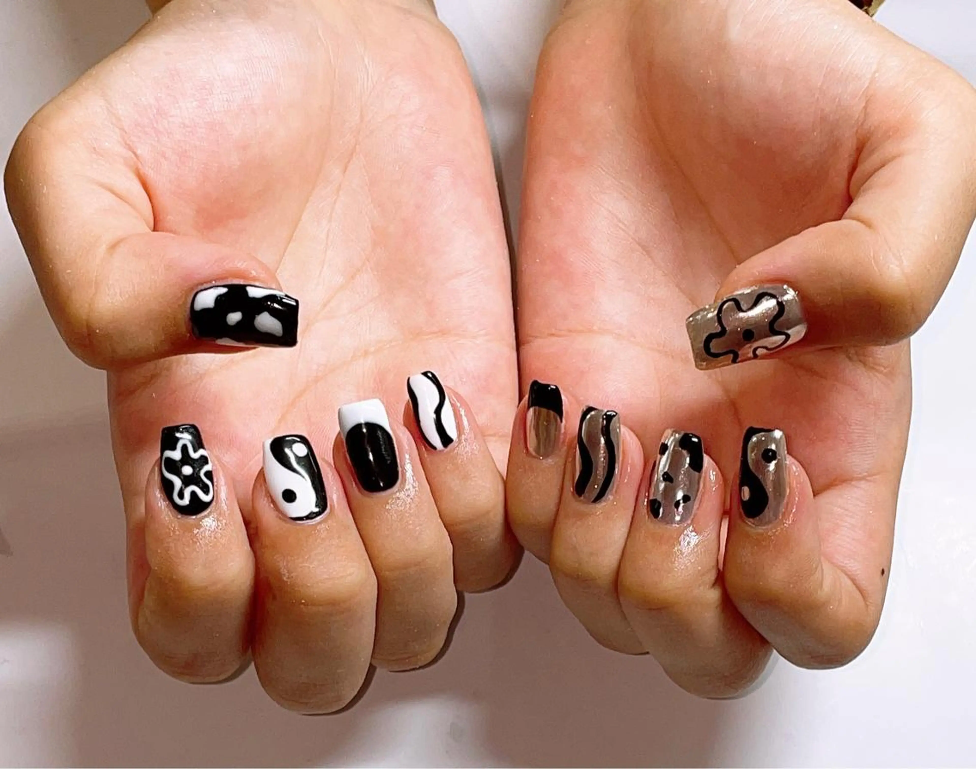 ネイル ハンドネイル VIERU 🌈🎀💖のネイルデザイン