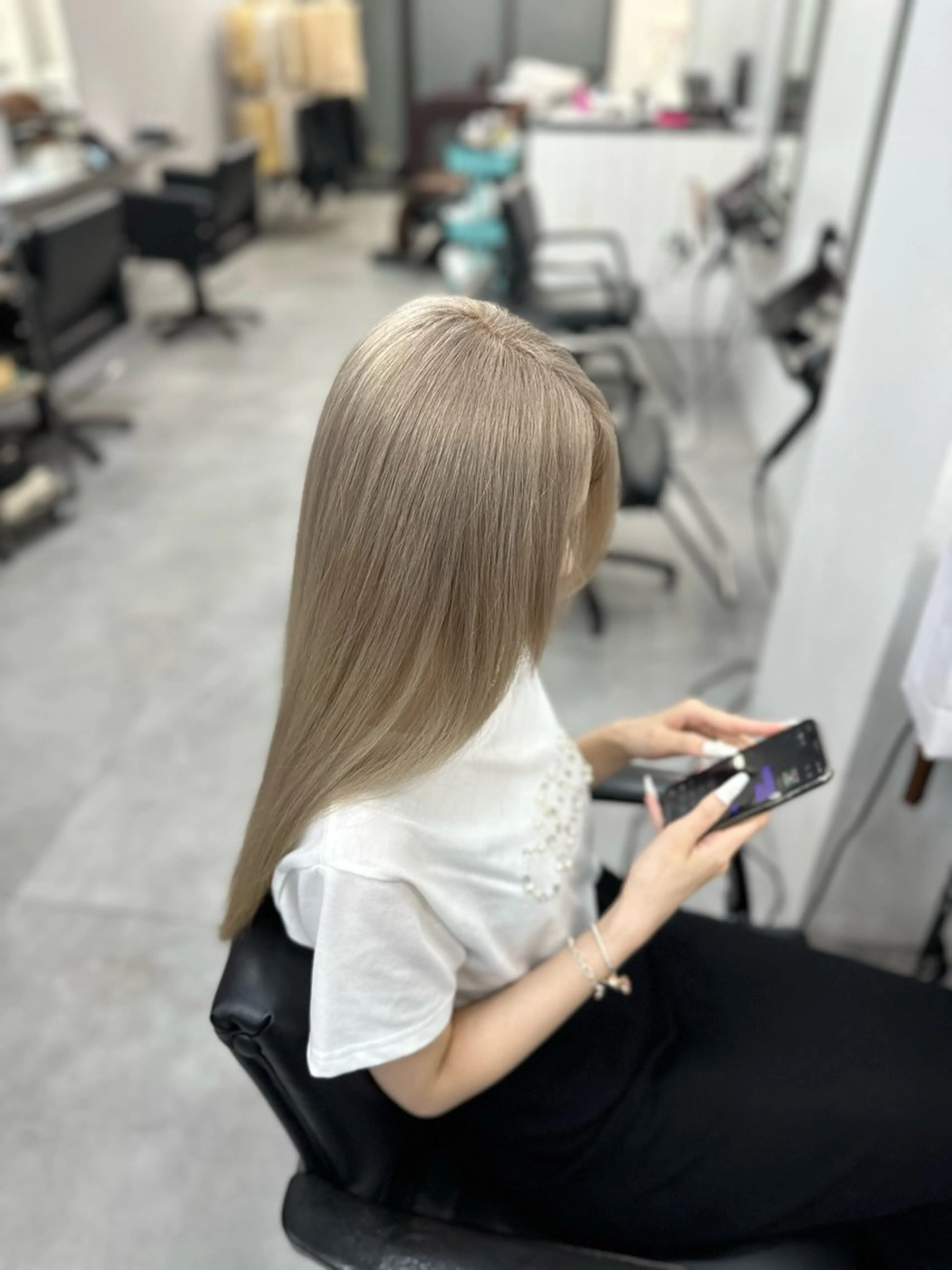 ロング カラー ブリーチ グレージュ ロング GIMMICK pasha所属・天野 タイナのヘアスタイル