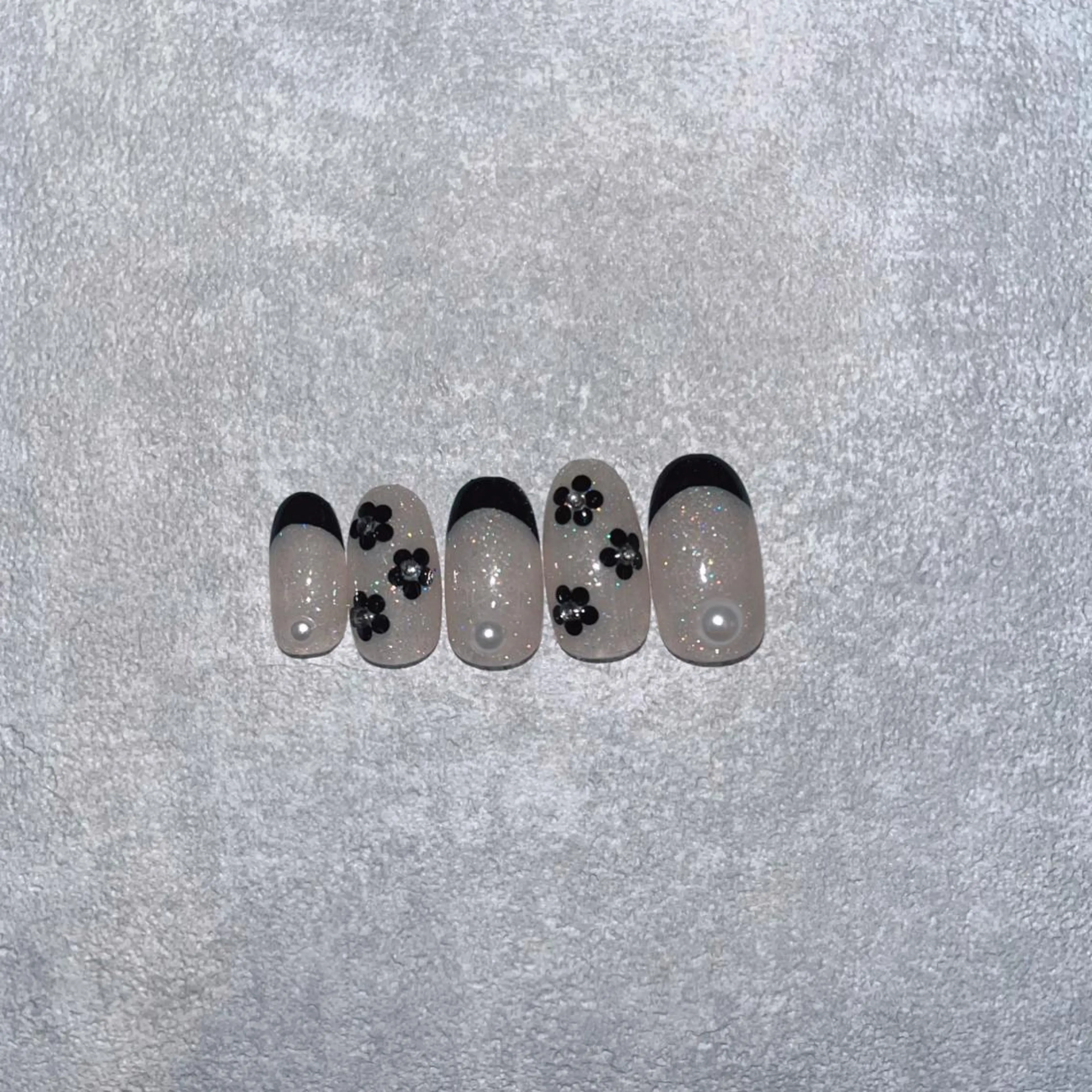 ネイル フレンチネイル ガーリー ラメ(グリッター) ブルーデイジー栄本店所属・BlueDaisy 栄本店のネイルデザイン