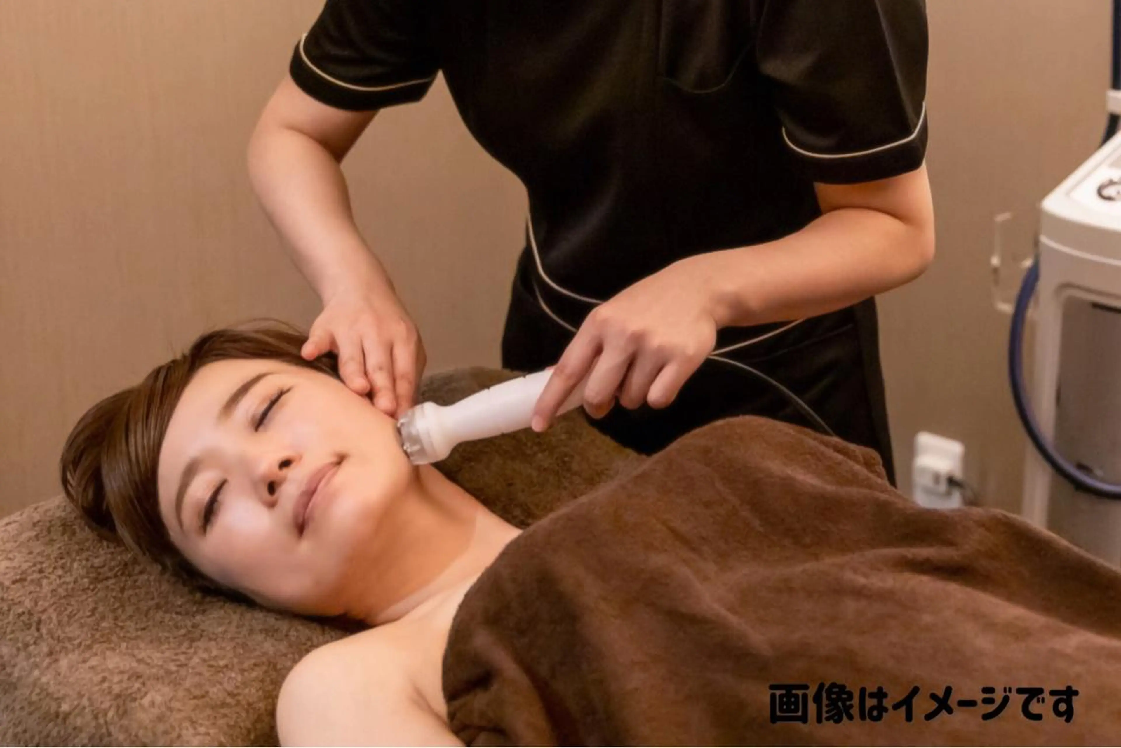 お顔の【トータルエイジングケア】（深層筋リフトアップ）　60分の写真