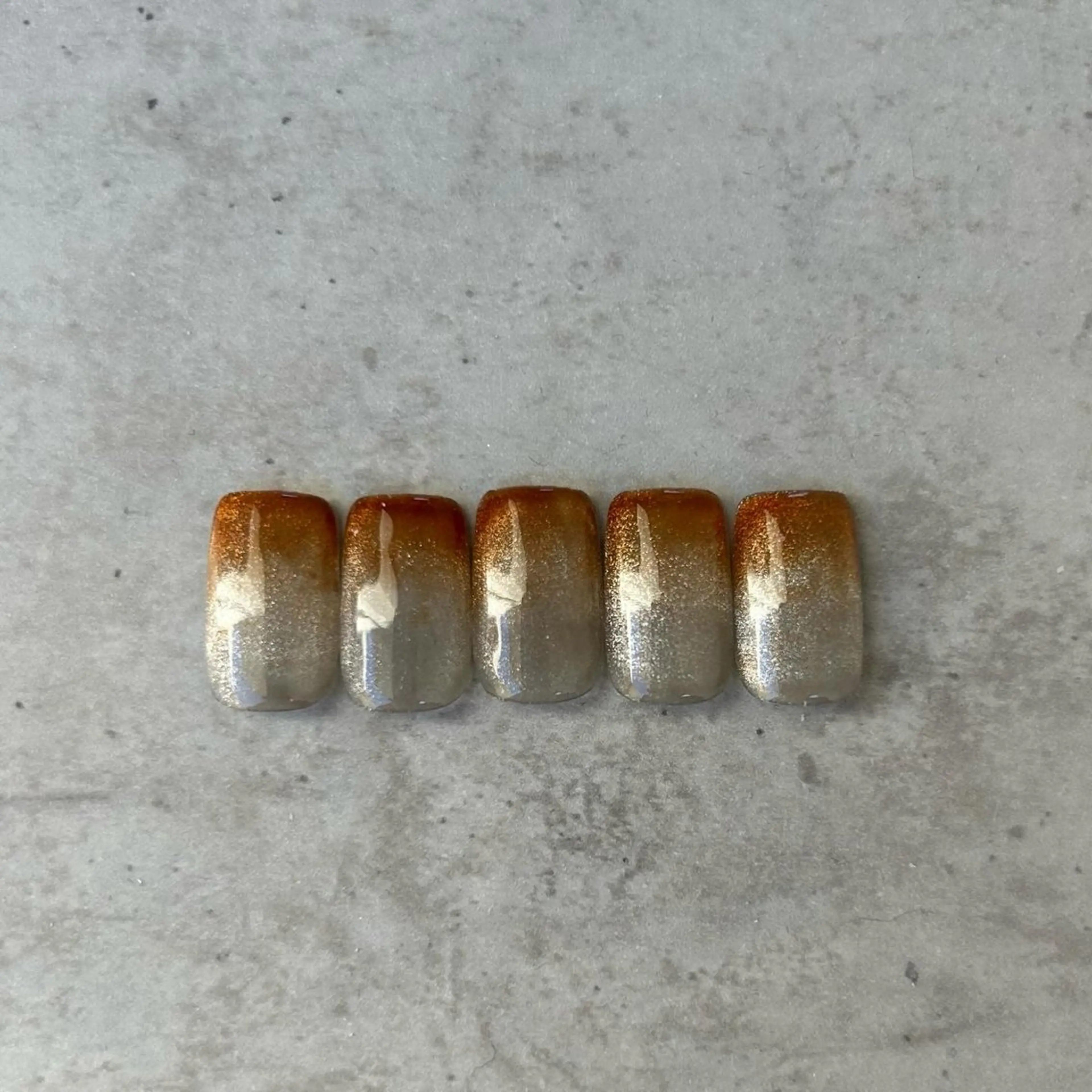 ネイル ブラウン カジュアル グラデーション マグネットネイル ニュアンスネイル ハンドネイル ハンドケア lyly.nail所属・lylynail YUUKAのネイルデザイン