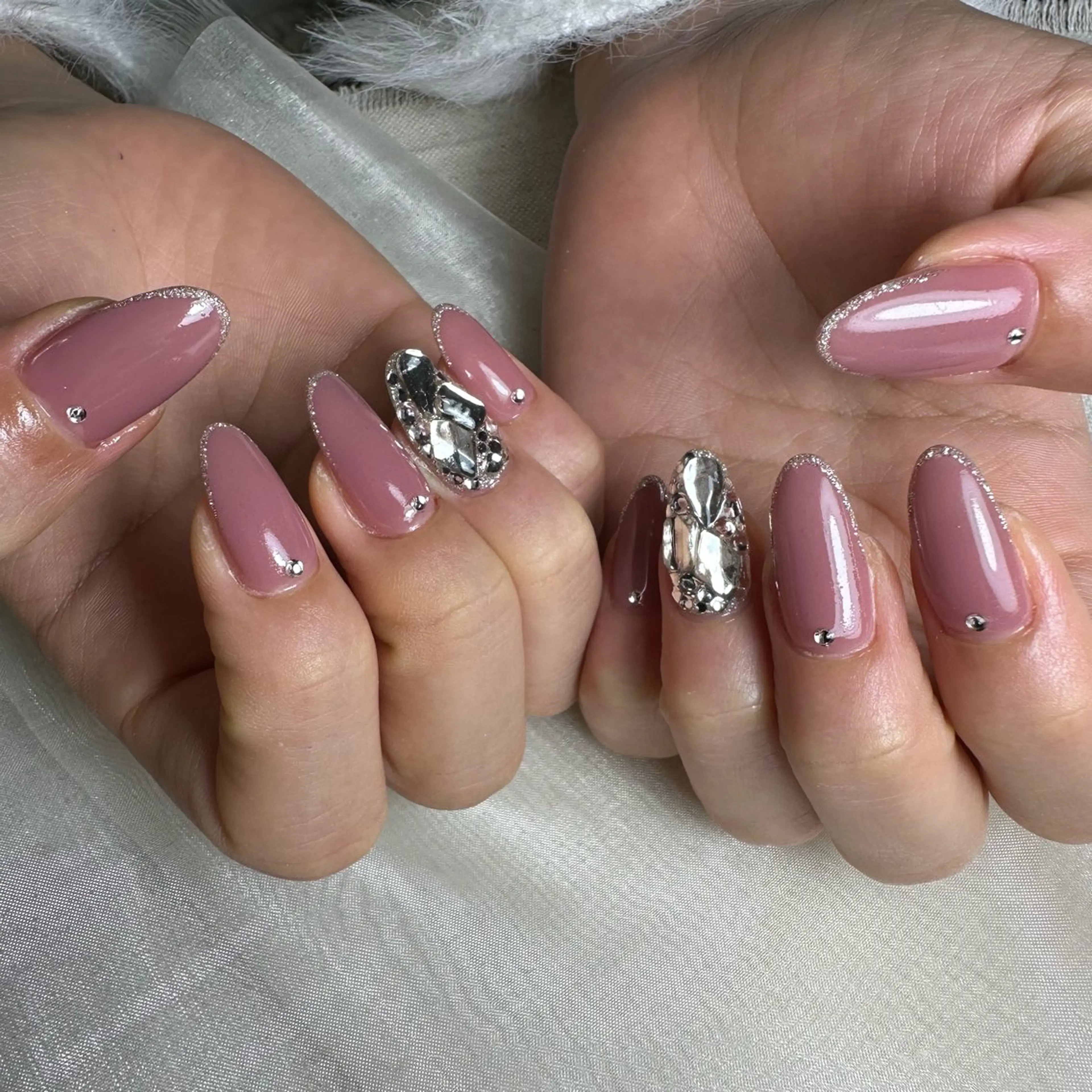 ネイル ハンドネイル repos~ルポ~所属・里見 麗のネイルデザイン