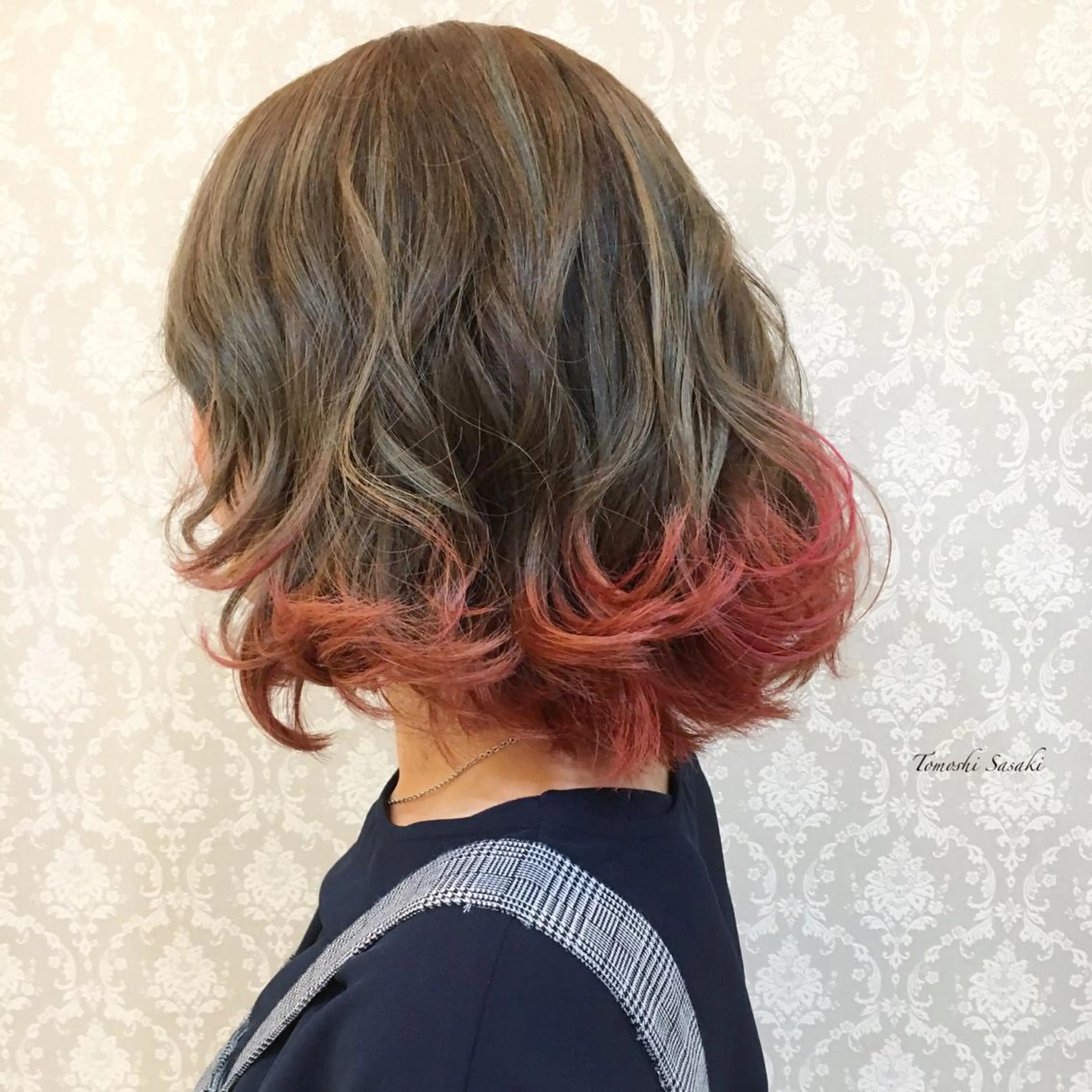 カラー ササキ トモシのヘアスタイル