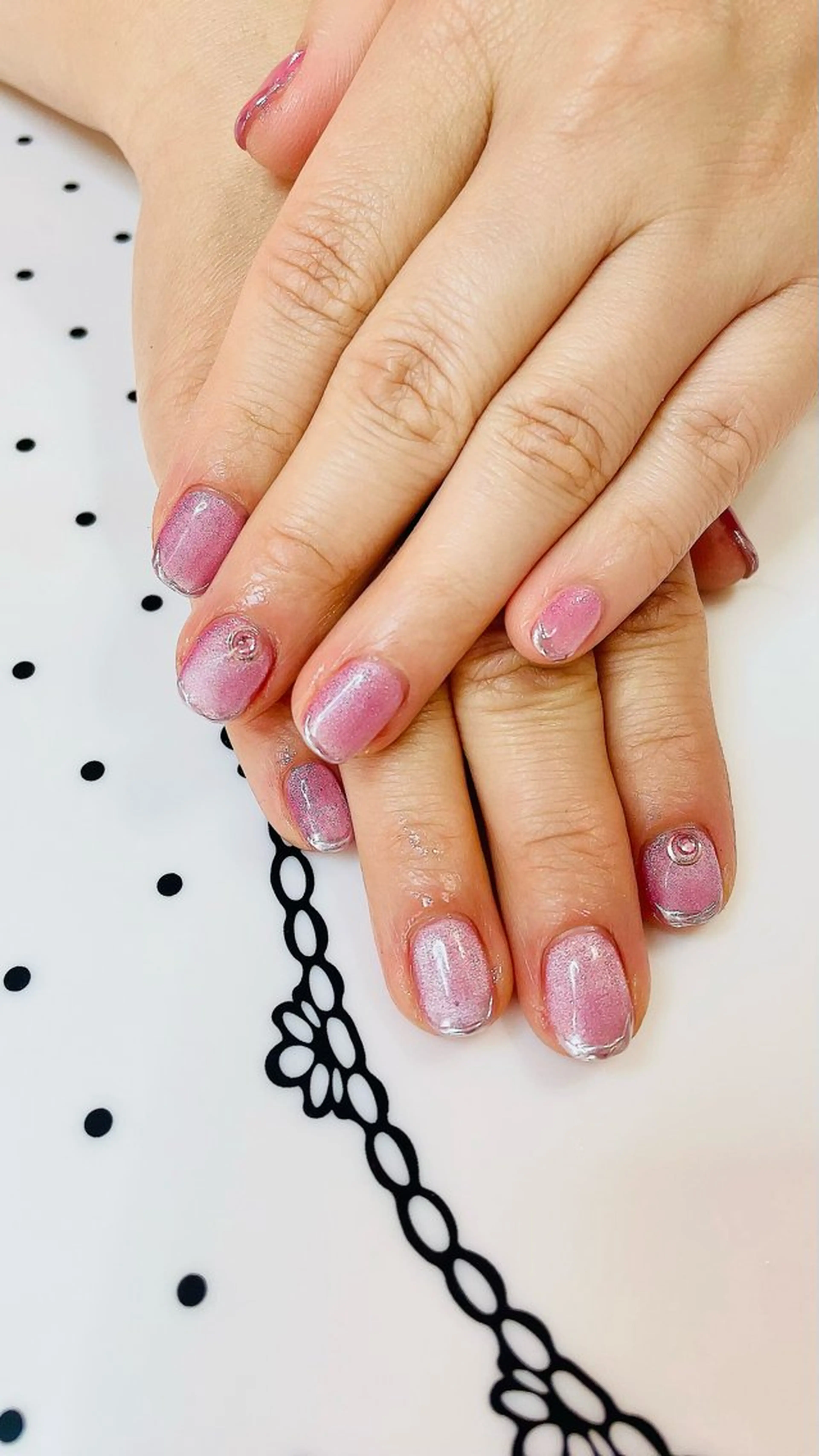 ネイル マグネットネイル ピンク アロマビューティー カオリのネイルデザイン