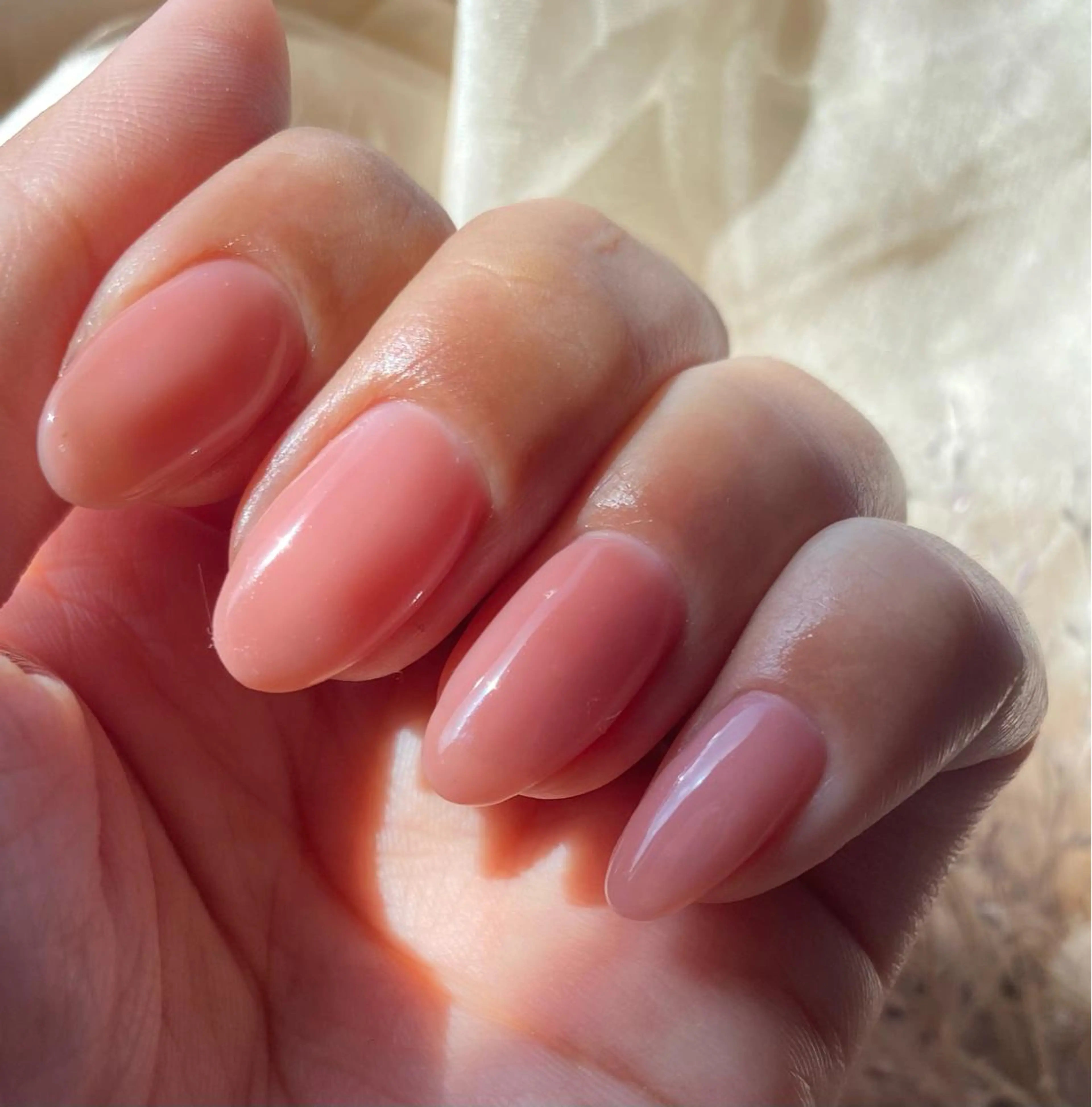 ネイル ホログラムネイル マグネットネイル ぷっくりネイル 春ネイル ハンドネイル 🌿Charme🌿 MAIのネイルデザイン