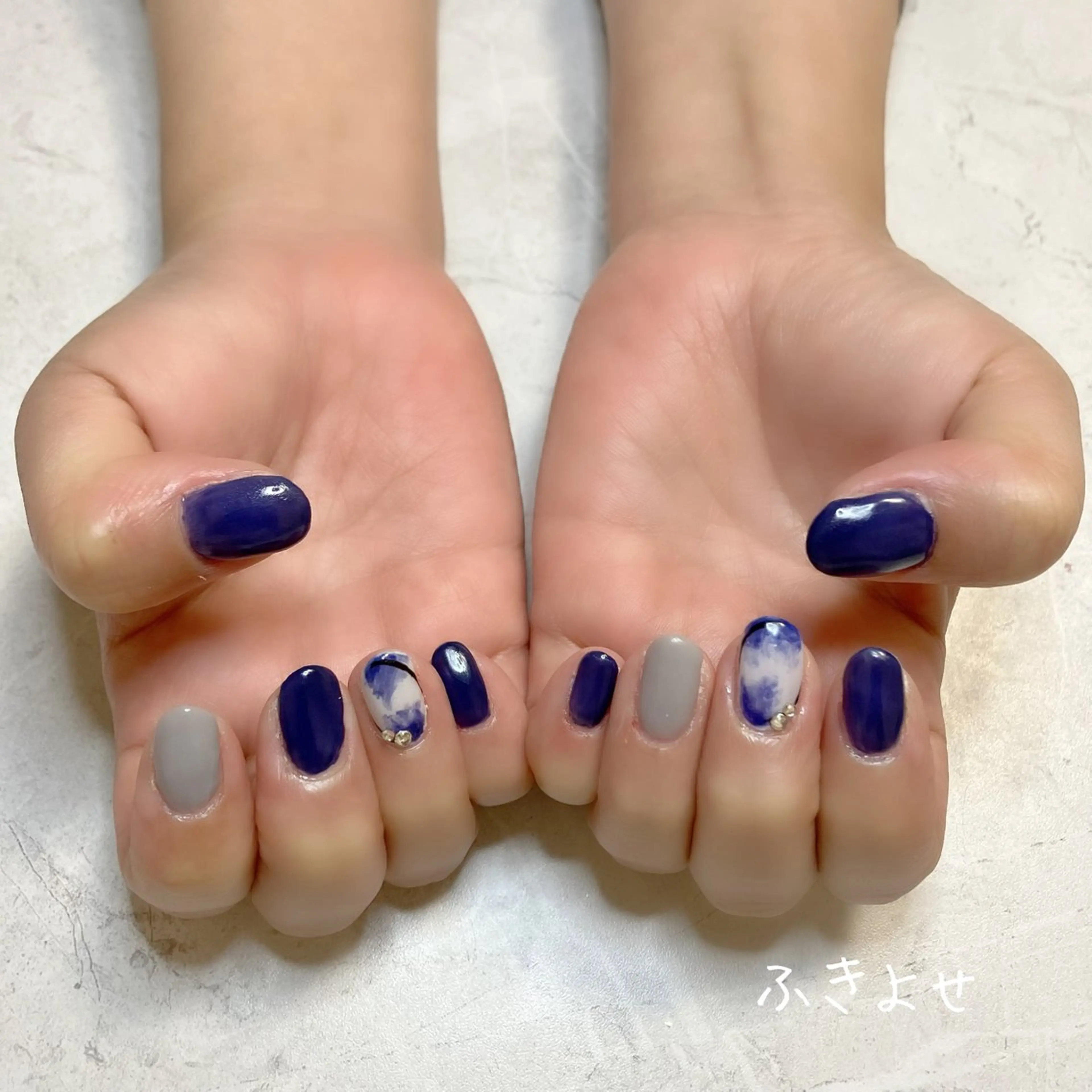 ネイル アートネイル ネイビー ニュアンスネイル シンプルネイル ストーンネイル ハンドネイル ネイルサロン ふきよせのネイルデザイン