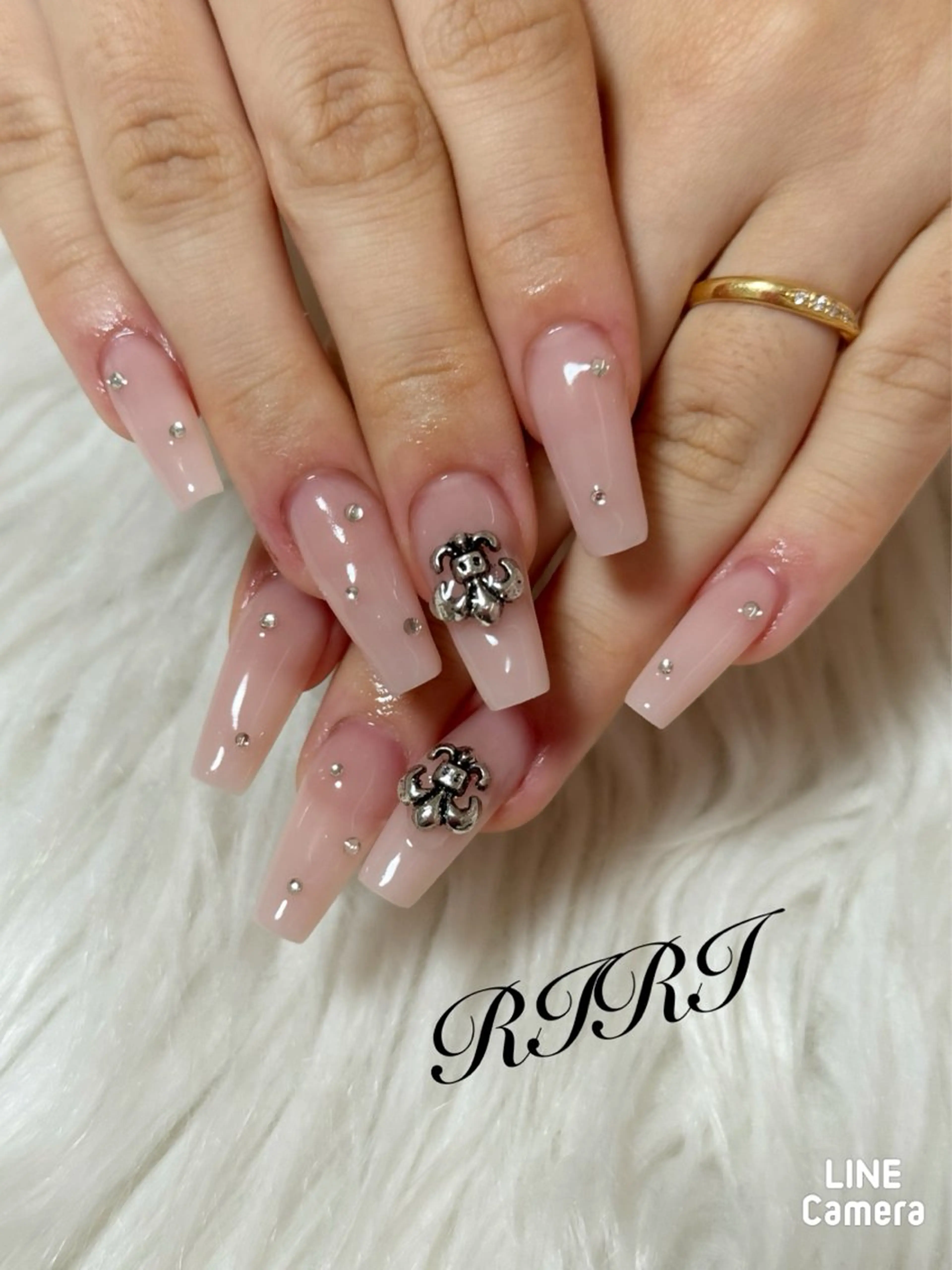 ネイル ジェルネイル ロングネイル オフィスネイル ワンカラーネイル スカルプネイル ハンドネイル riri オーナーのネイルデザイン