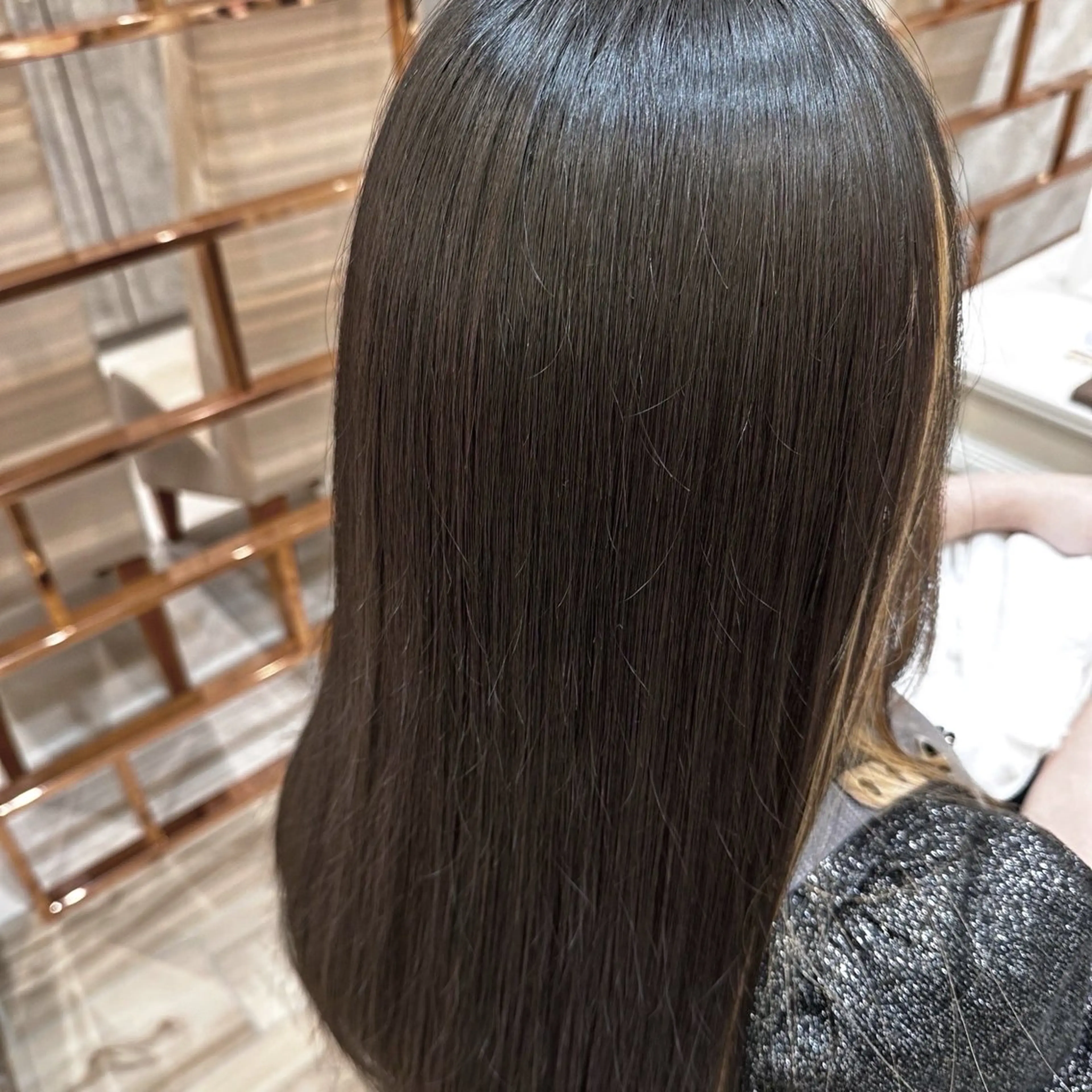 ロング 美蘭🎀1/18限 定カットカラー無料のヘアスタイル