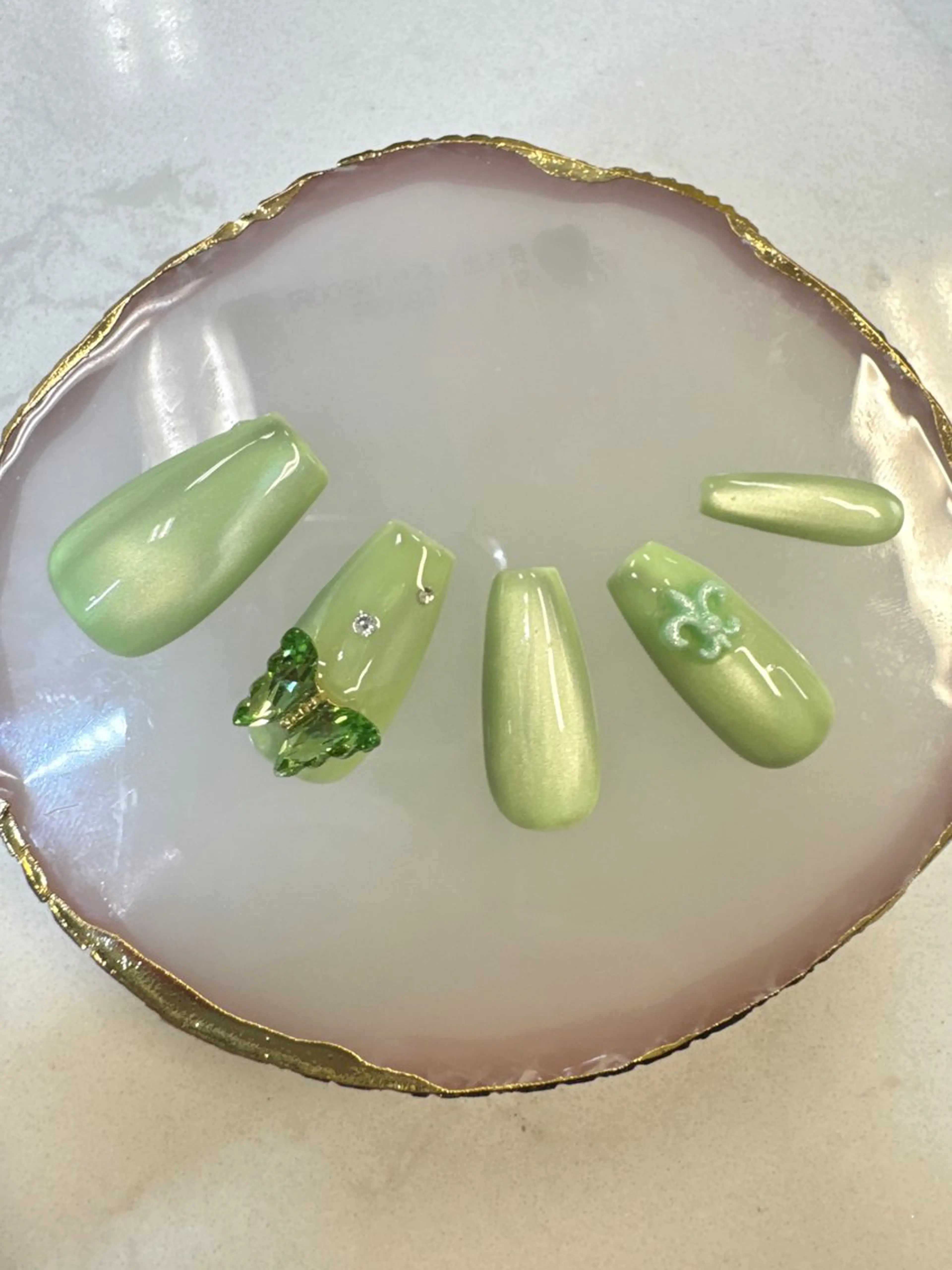 ネイル 長さ出し フレンチネイル ジェルネイル ガラスフレンチ マグネットネイル クイーンズネイル銀座所属・Queeens nailのネイルデザイン