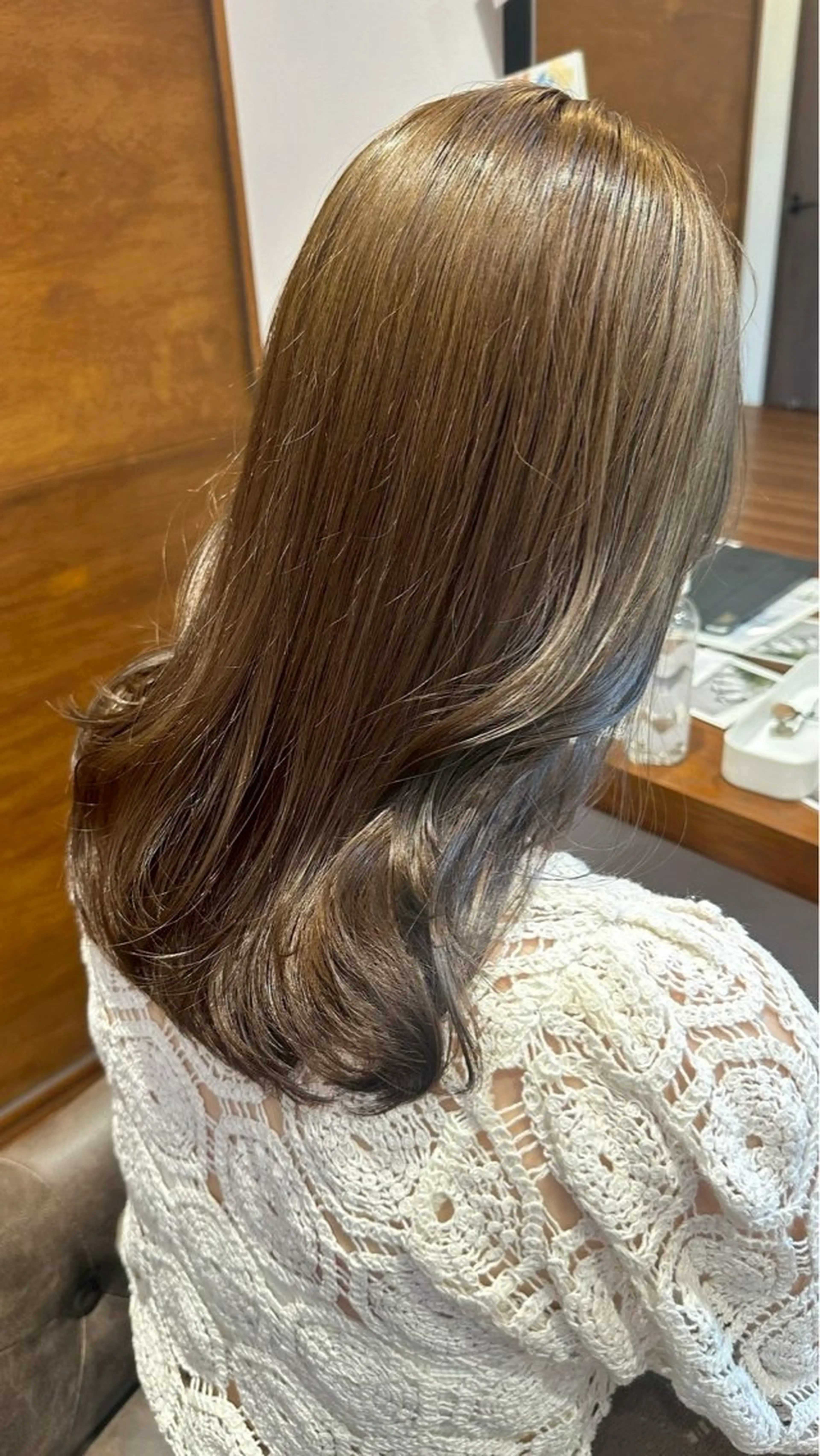 セミロング 伴 星来のヘアスタイル