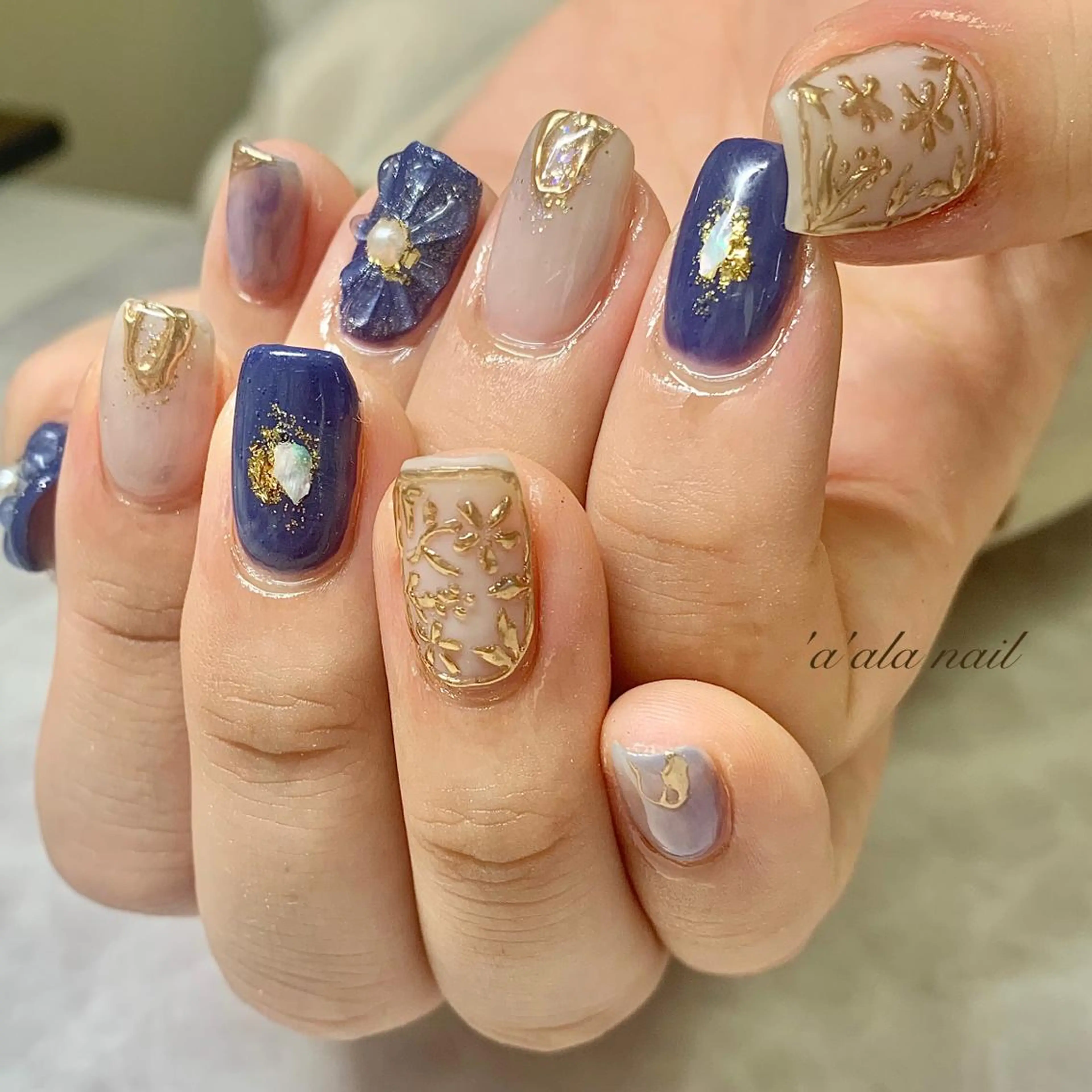 ネイル ゴールド ミラーネイル 'a'ala nailのネイルデザイン