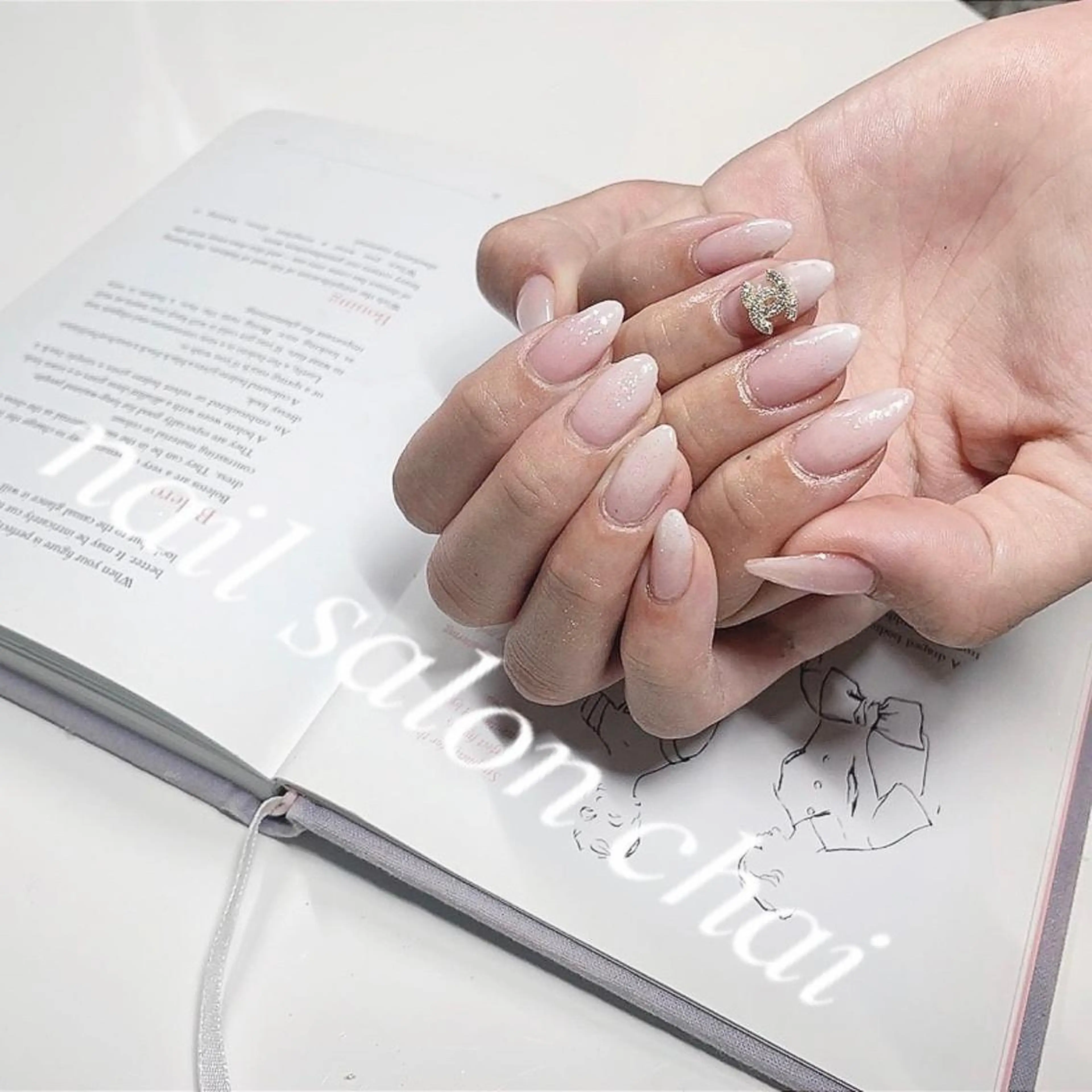 ネイル グラデーション ピンク ホワイト nail salon chai 上本町のネイルデザイン