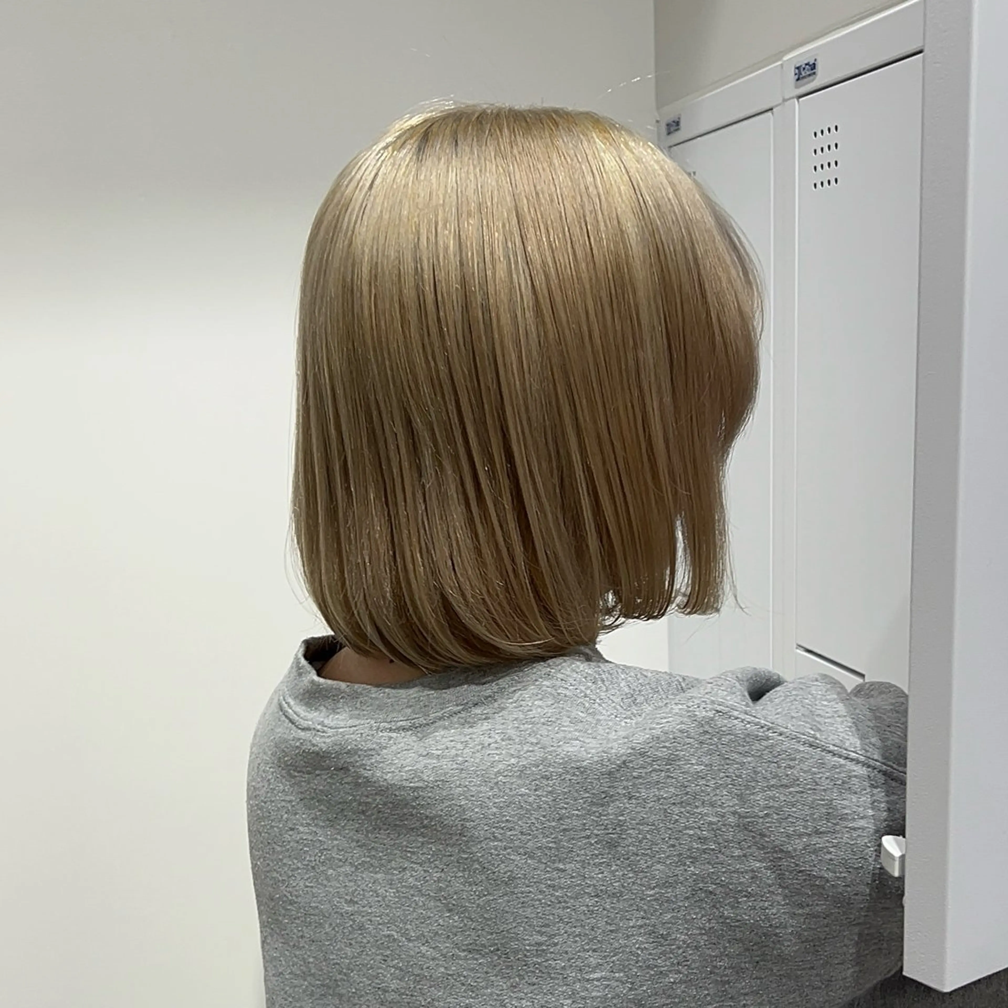 ミディアム カラー ベージュカラー ブリーチ ブロンド ブロンドベージュ ボブ オタク美容師💟 チバコナツのヘアスタイル