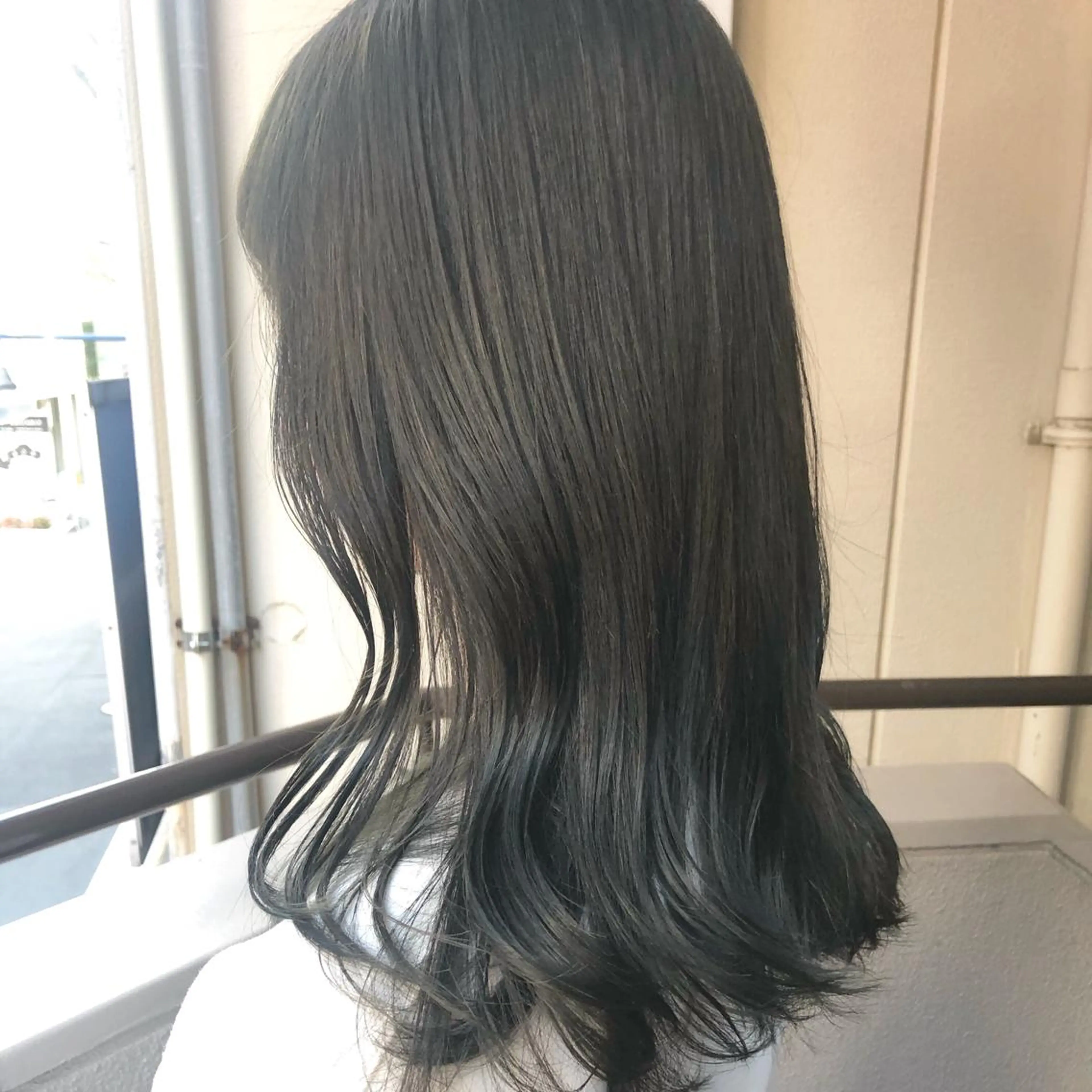 ミディアム カラー パーマ ヘアアレンジ メンズ キッズ ネイル マツエク・マツパ 切りっぱなしボブ メンズバレイヤージュ メンズブリーチ メンズインナーカラー メンズ韓国風 カット ヘアカラー トリートメント ヘアセット 艶髪育成サロン 京橋　shinのヘアスタイル