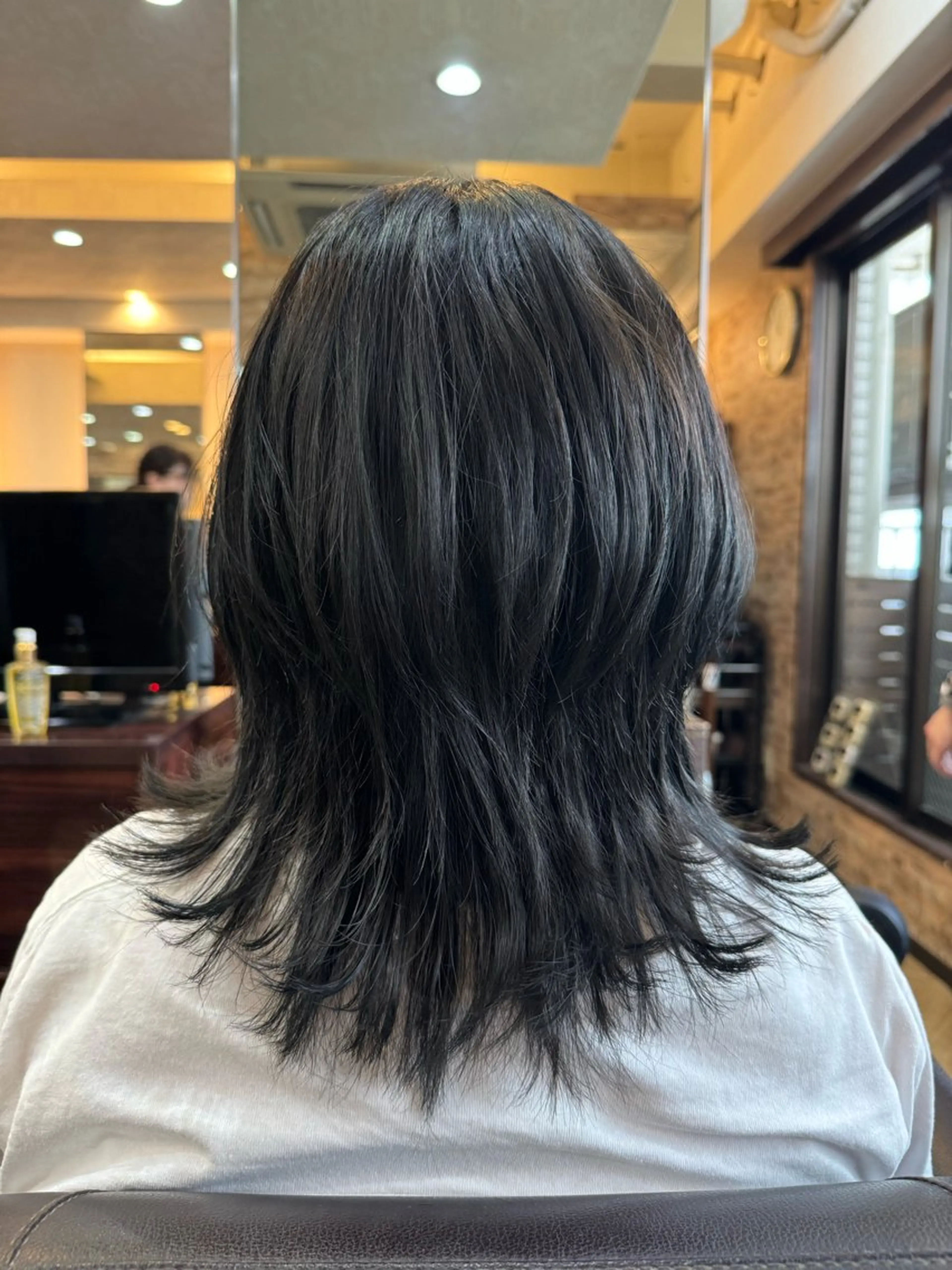 ミディアム 髪質改善 レイヤーカット トリートメント ウルフカット カット ヘアカラー CHARA Chalone池袋店所属・髪質改善池袋𓊆 大士𓊇ダブルカラーのヘアスタイル