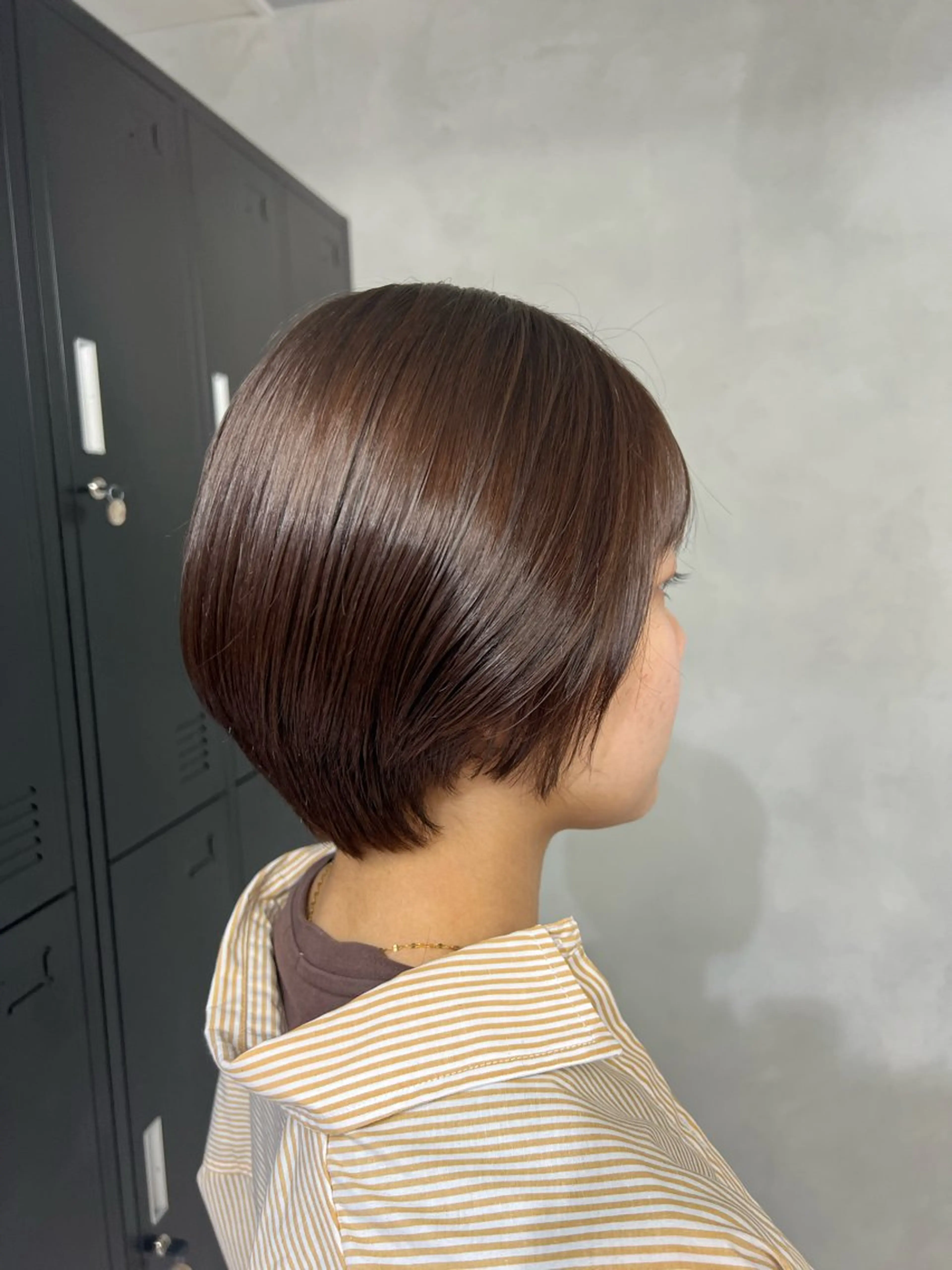 ショート カラー 小森聖奈 韓国風レイヤーカットのヘアスタイル