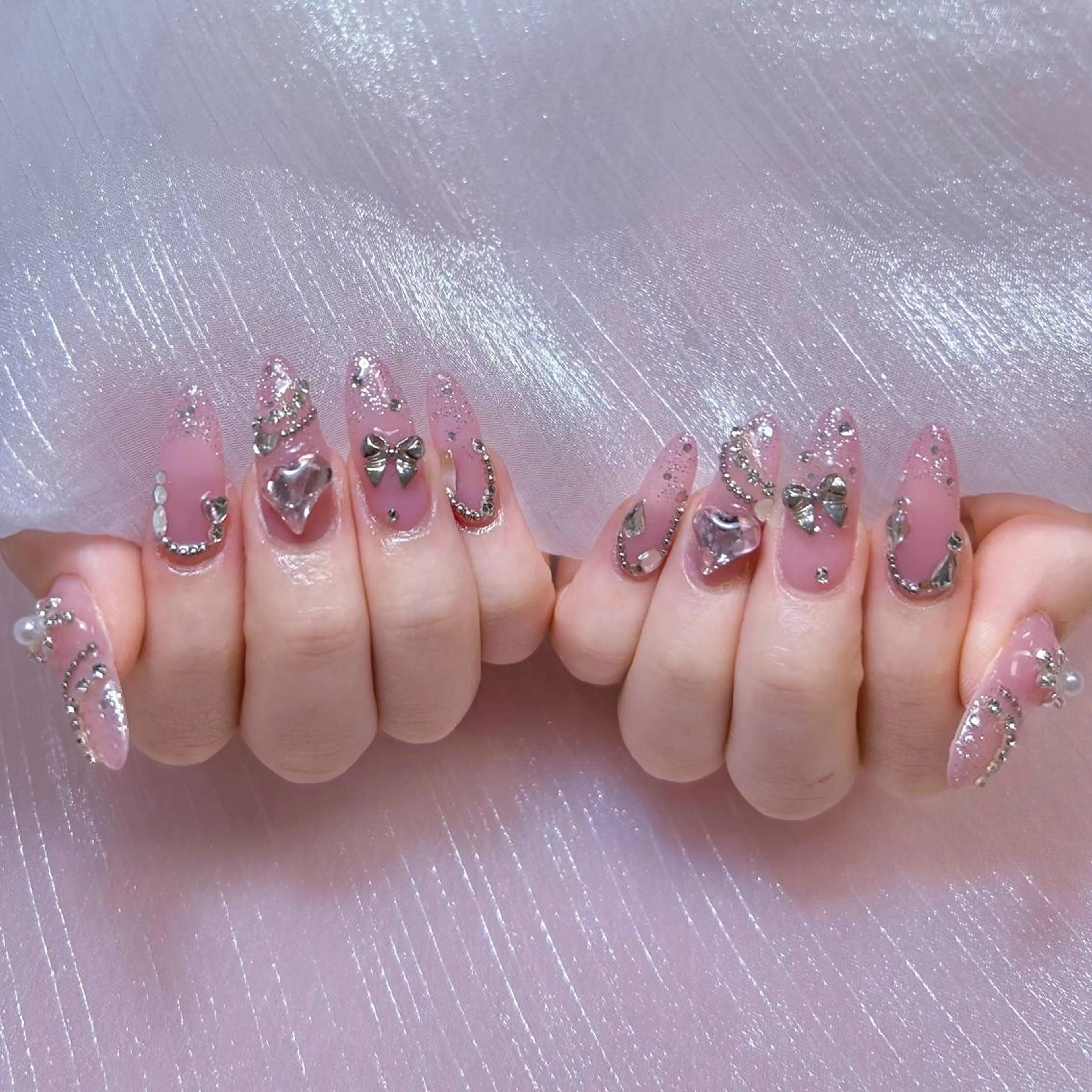 ネイル アートネイル オーロラネイル ガーリー キラキラネイル 韓国ネイル ハンドネイル DIAMOND 💅のネイルデザイン