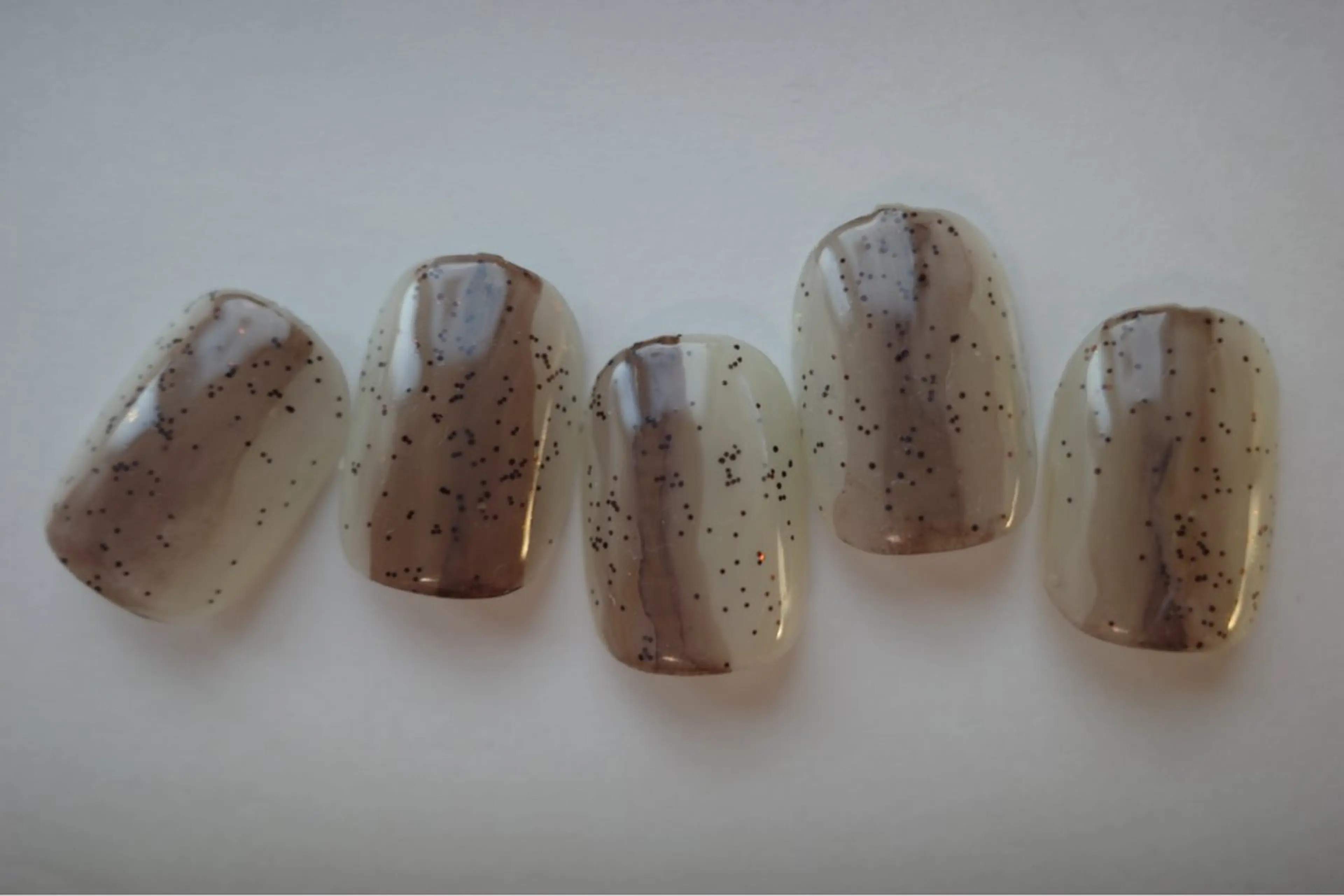 ネイル ハンドネイル une／YUKINA 🫧大人nuanceのネイルデザイン