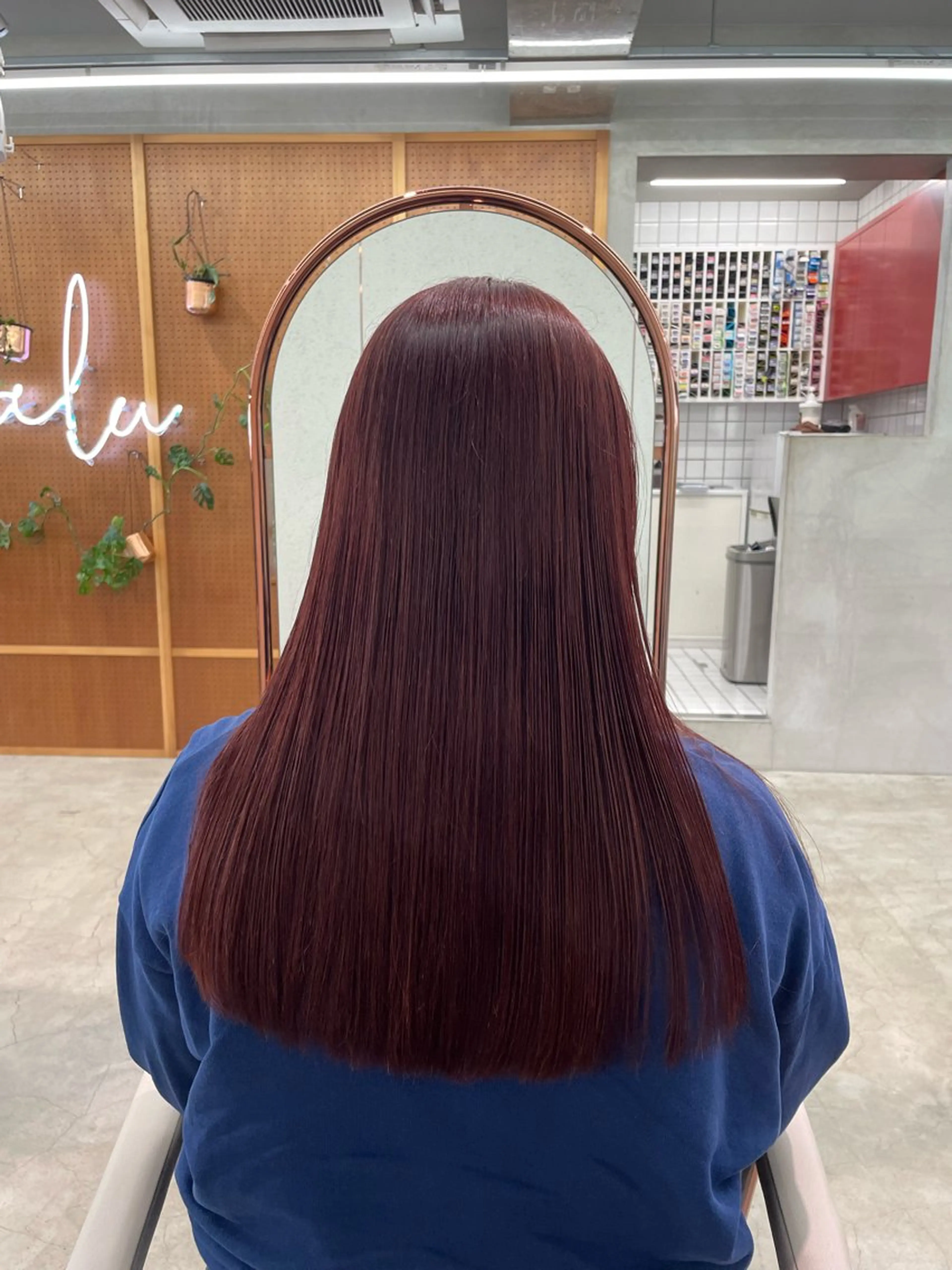 ロング カラー ボルドーカラー ヘアカラー 鶴井 美空のヘアスタイル