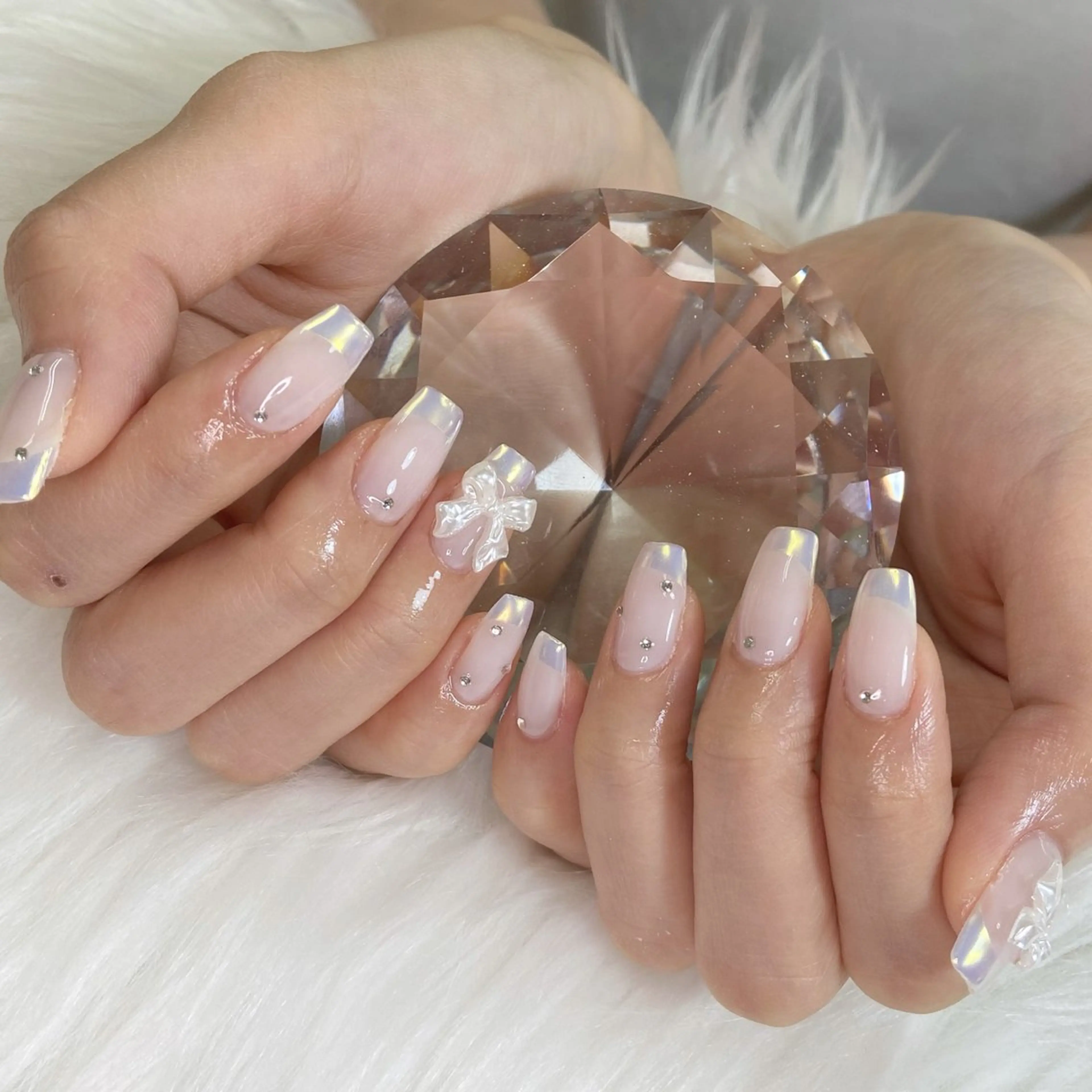 ネイル アートネイル フレンチネイル ガーリー キラキラネイル 韓国ネイル ハンドネイル Kanako 💫のネイルデザイン