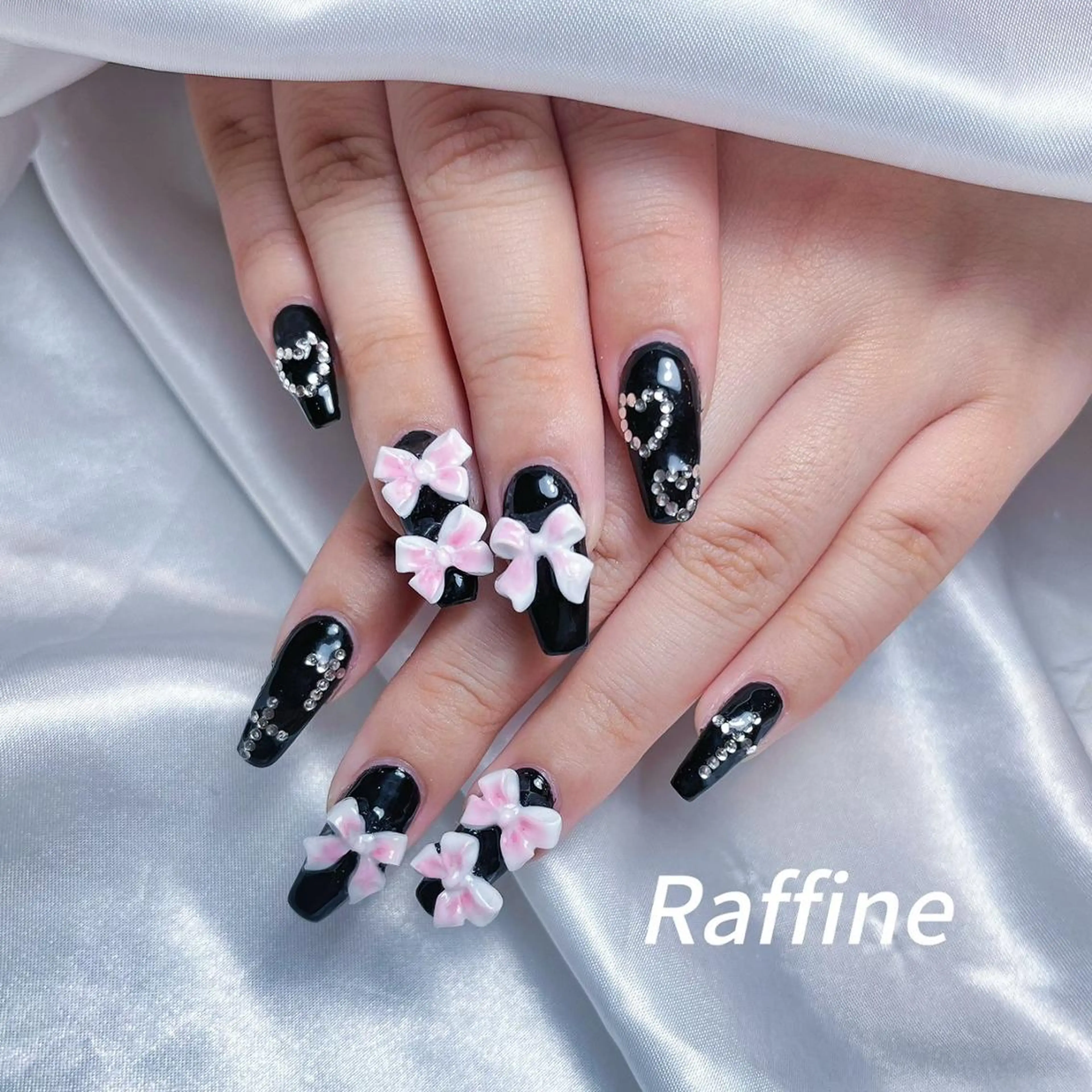 ネイル ハンドネイル RAFFINE haru🦋🩵のネイルデザイン