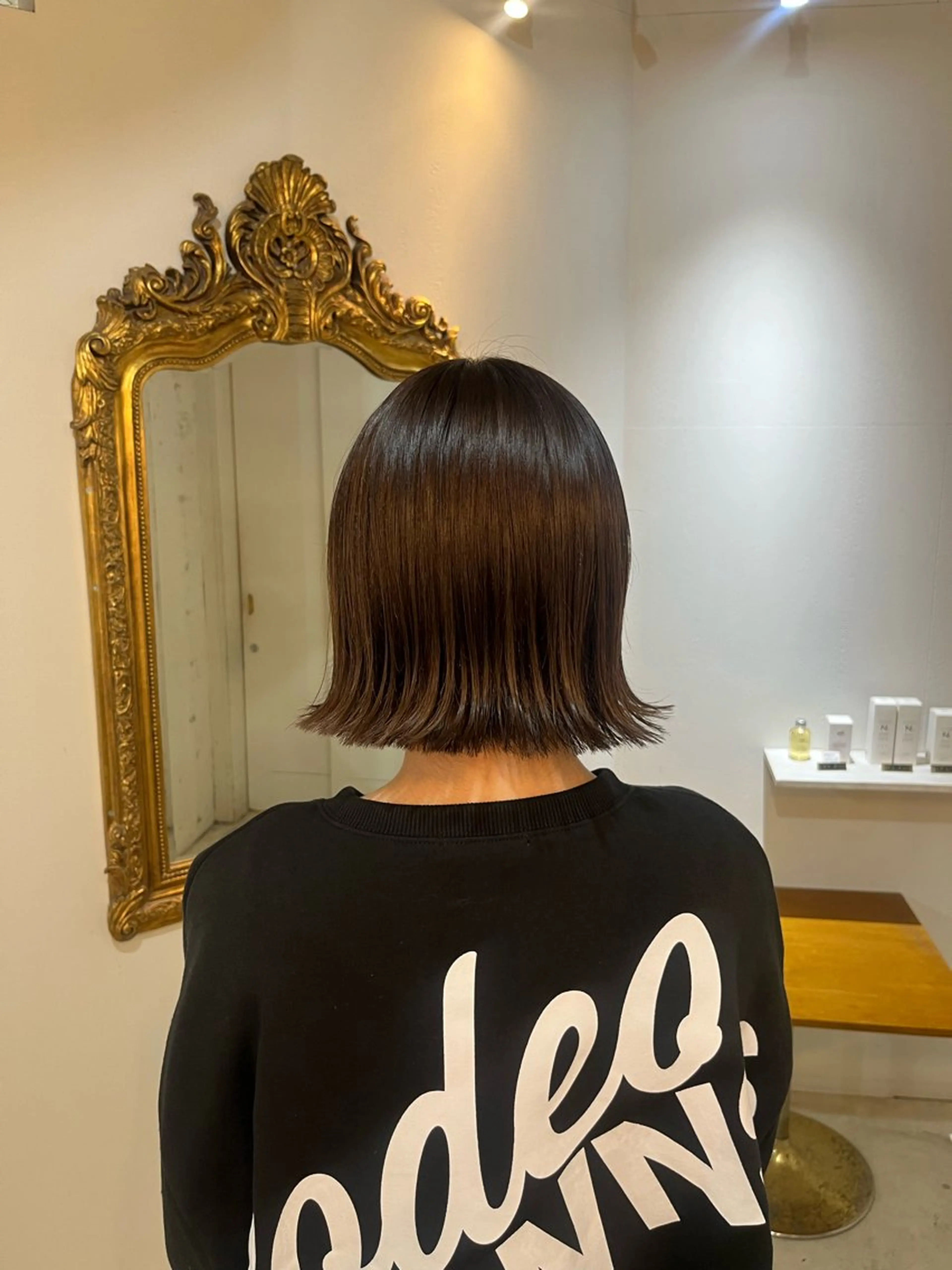 ショート 切りっぱなしボブ ボブ カット ヘアカラー トリートメント 🩶ハイトーン🖤 URARAのヘアスタイル