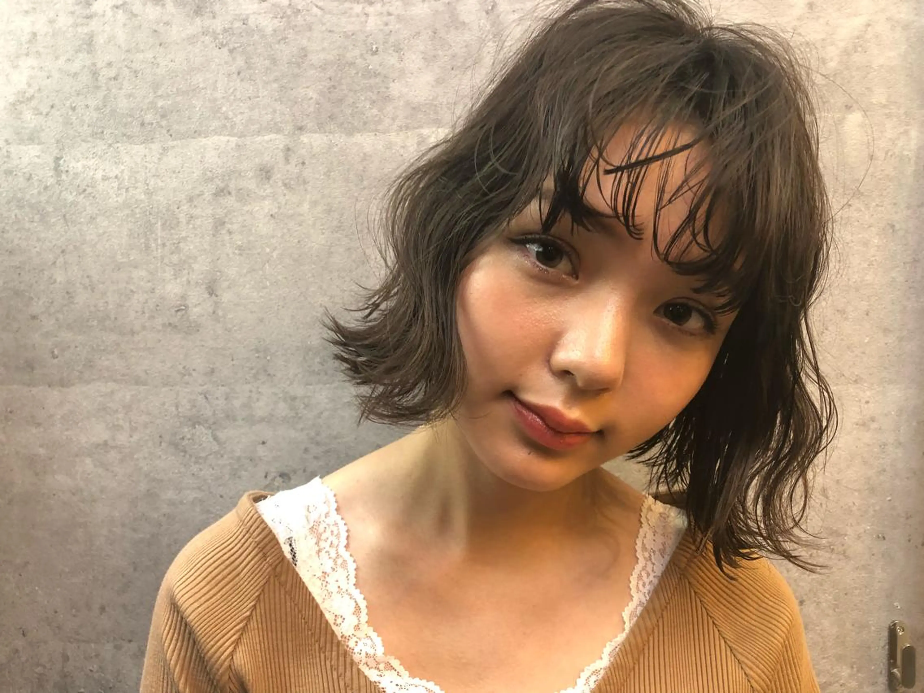 ミディアム パーマ カット ヘアカラー トリートメント 顔周りレイヤー/韓国 ブリーチminamiのヘアスタイル