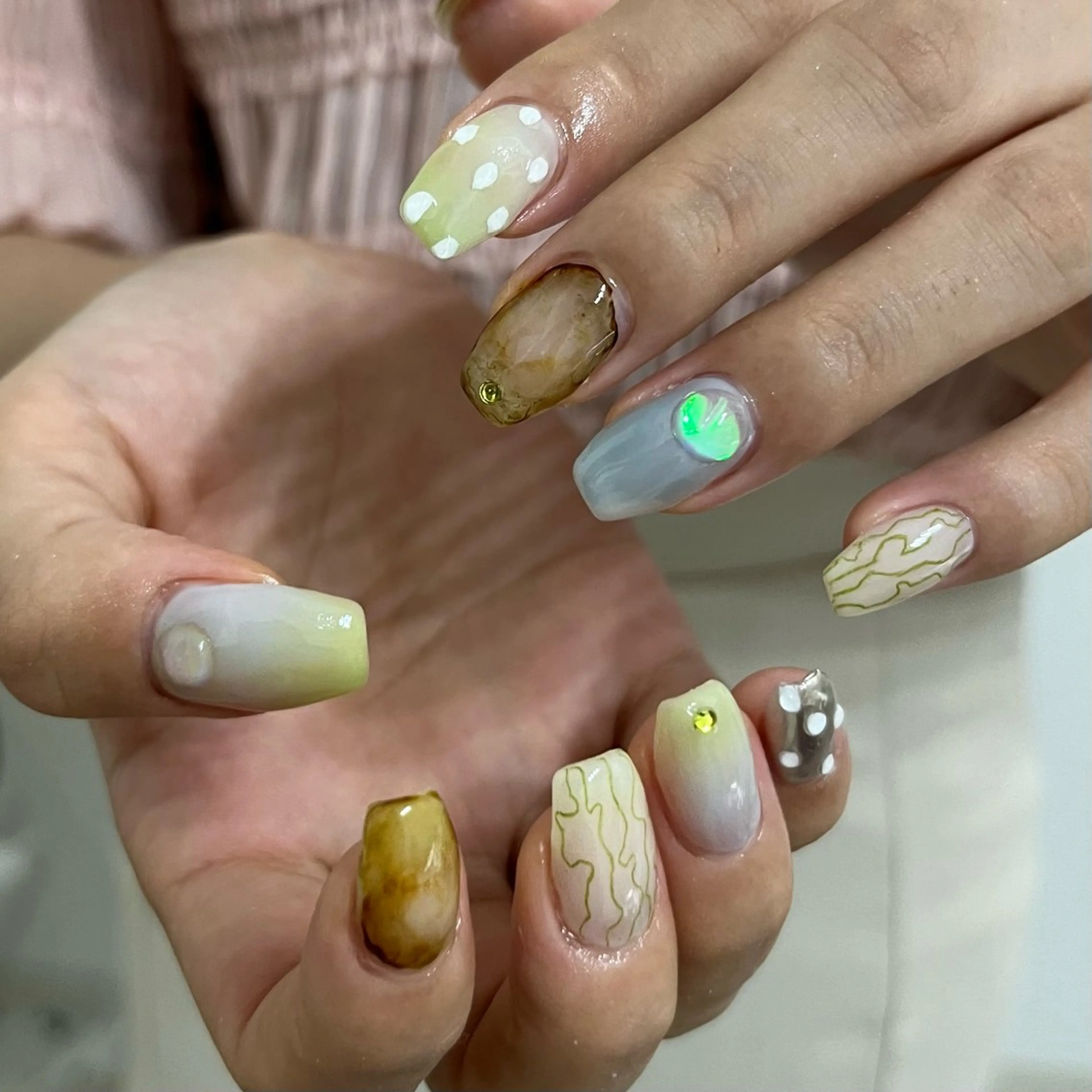 ネイル グリーン 持ち込み ハンドネイル nail salon O (en)所属・vegh. nail／阿波座のネイルデザイン