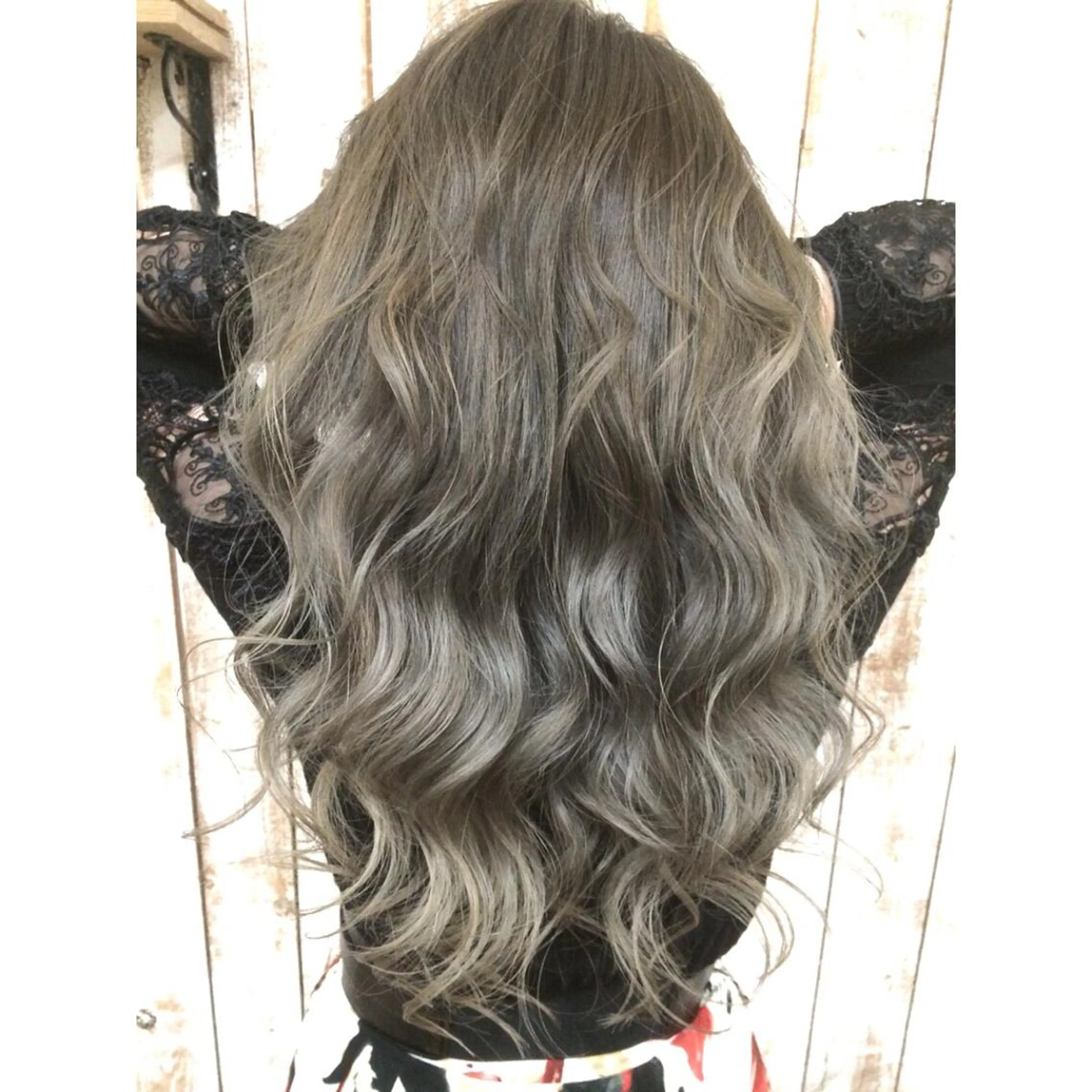 ロング カラー ハイライトカラー シルバー 3Dハイライト ハイライト ヘアカラー トリートメント 井上 一平のヘアスタイル