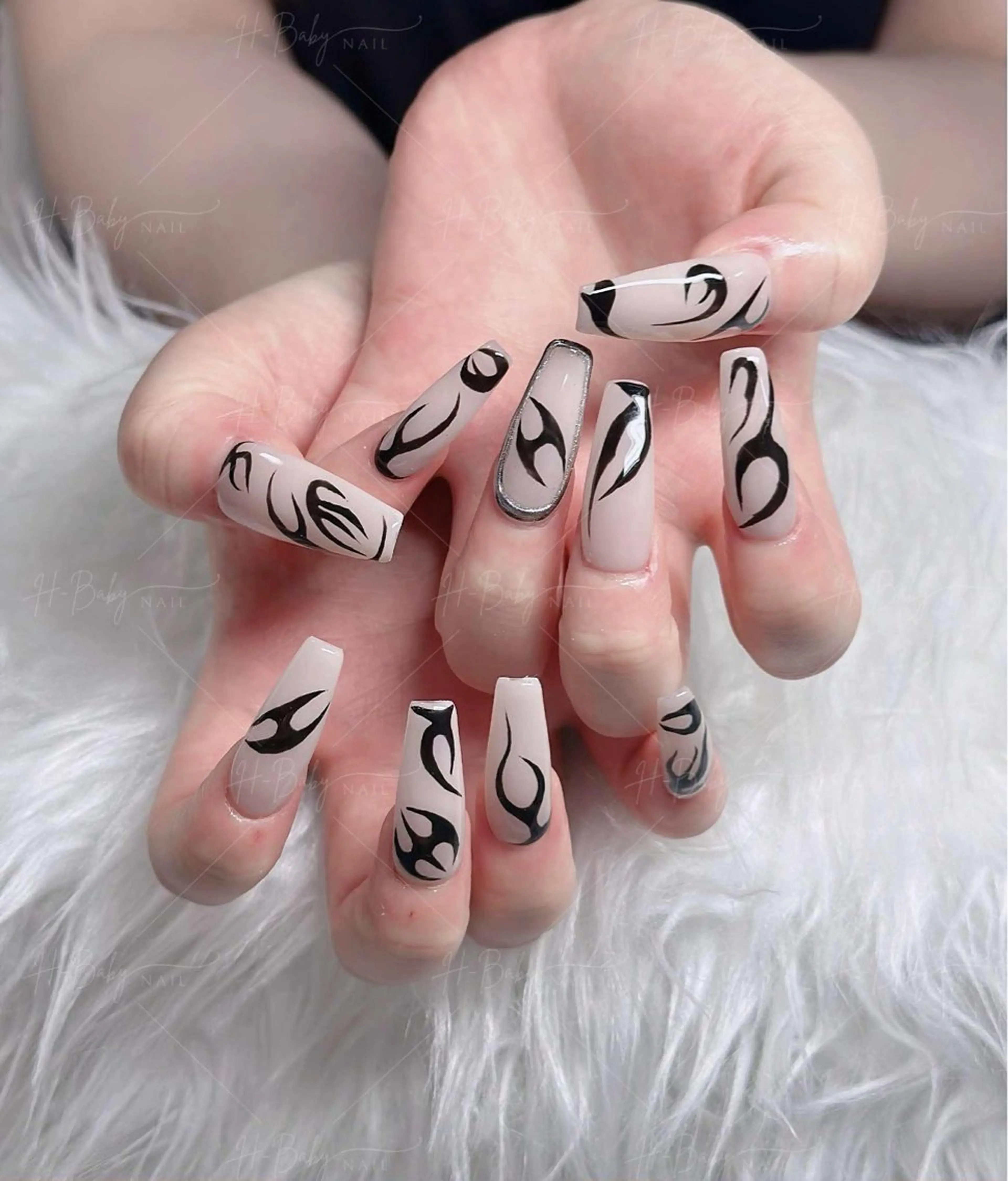 ネイル フレンチネイル ジェルネイル ガラスフレンチ ハロウィン ハート ハンドネイル H.baby Nail Salonのネイルデザイン