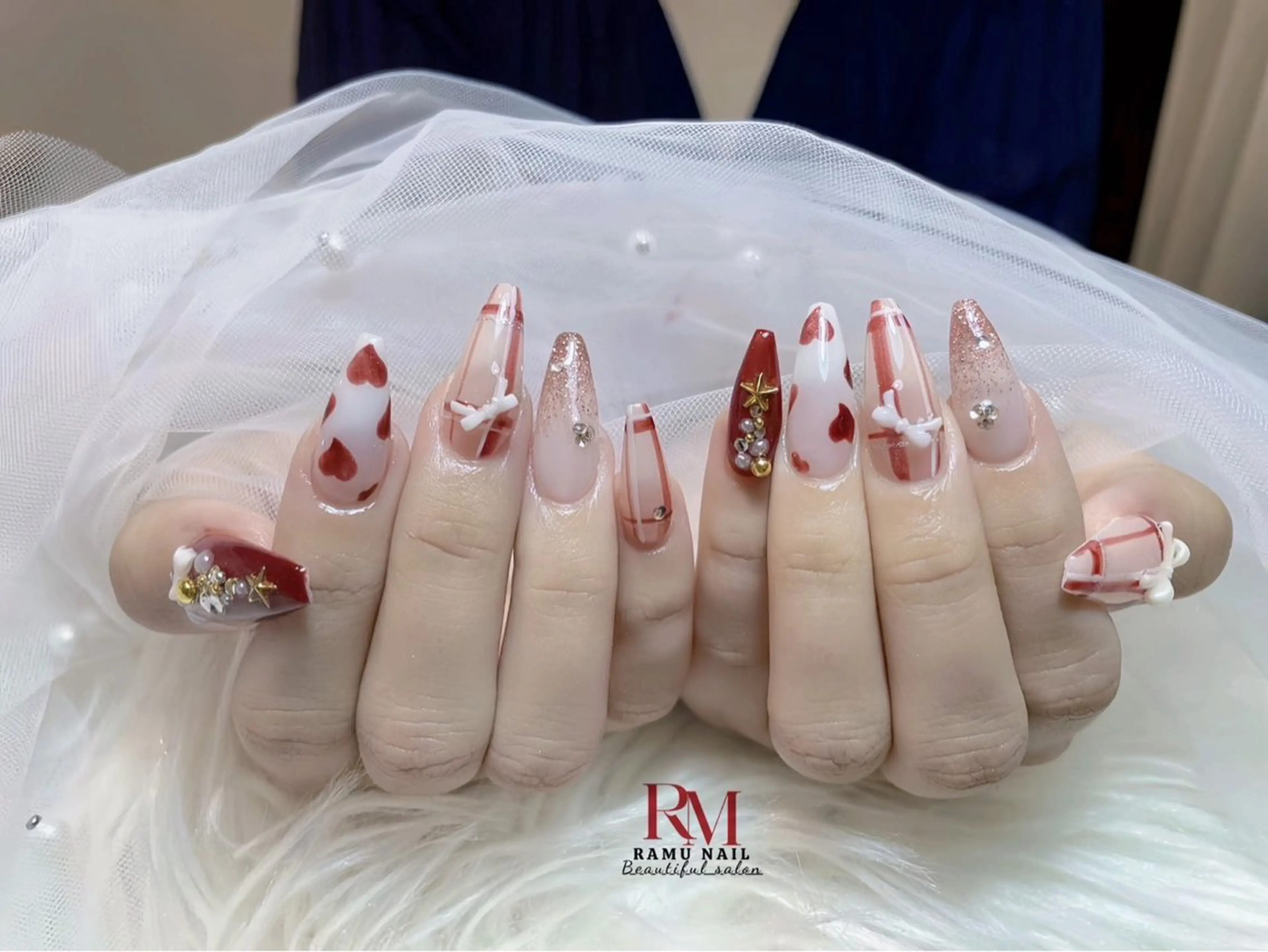 ネイル キラキラネイル マグネットネイル ミラーネイル ワンホンネイル 冬ネイル ハンドネイル RAMU Nail 恵比寿店のネイルデザイン