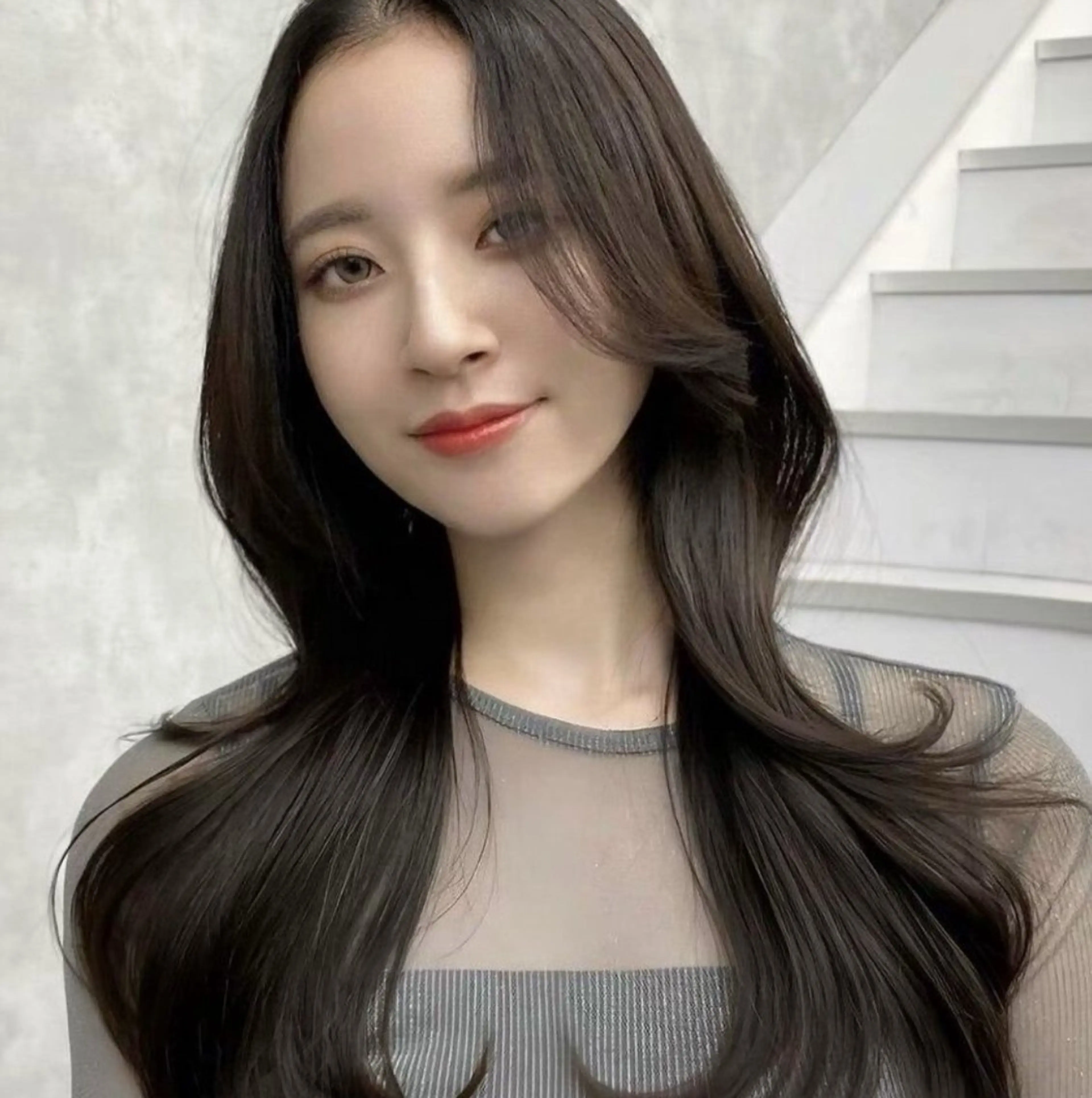 ロング カラー ベージュカラー ブリーチ ダブルカラー 顔周りカット 髪質改善 カット ヘアカラー トリートメント 京都韓国ヘア🇰🇷 /髪質改善/透カラーのヘアスタイル