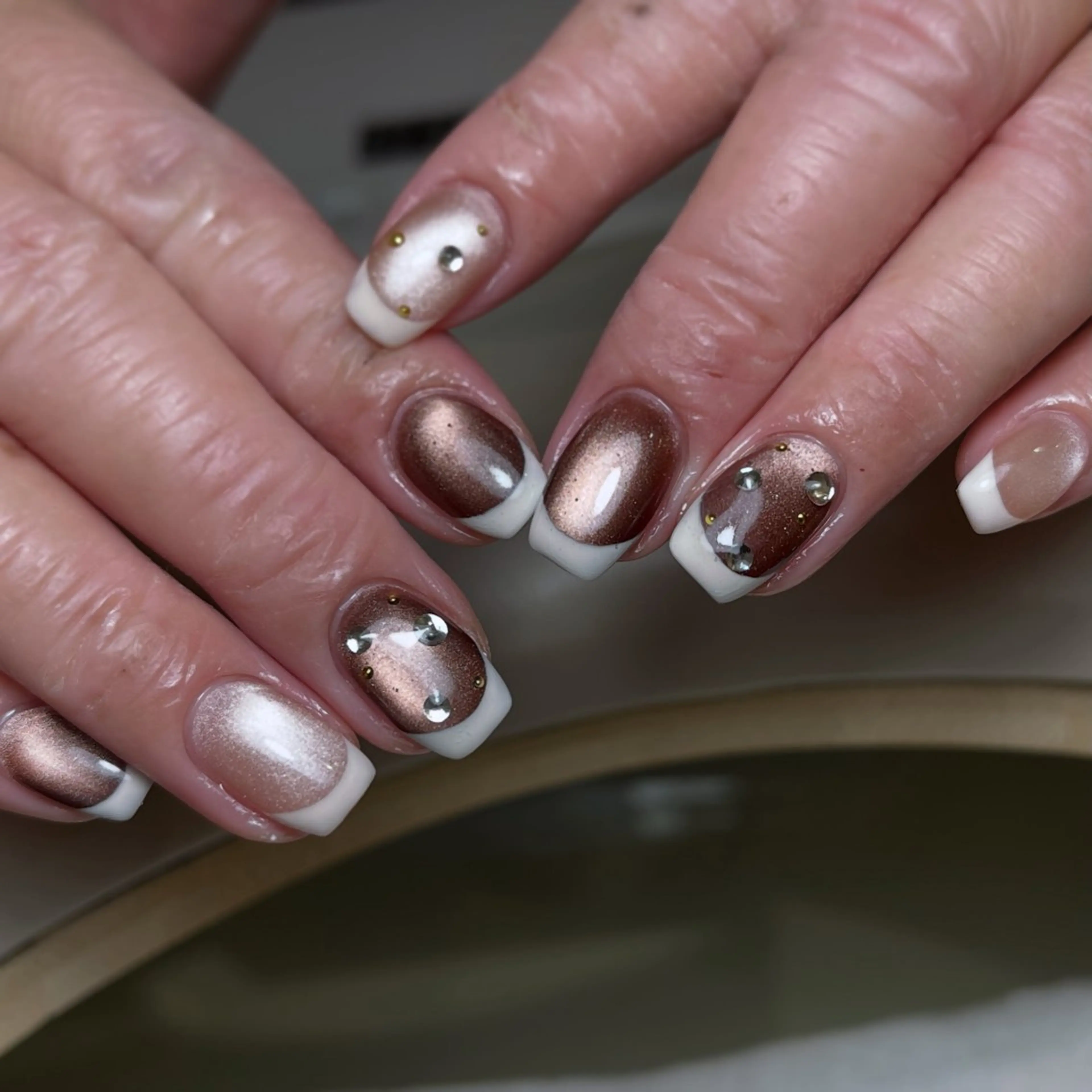ネイル ブラウン フレンチネイル マグネットネイル ハンドネイル r'e blanc wakaのネイルデザイン