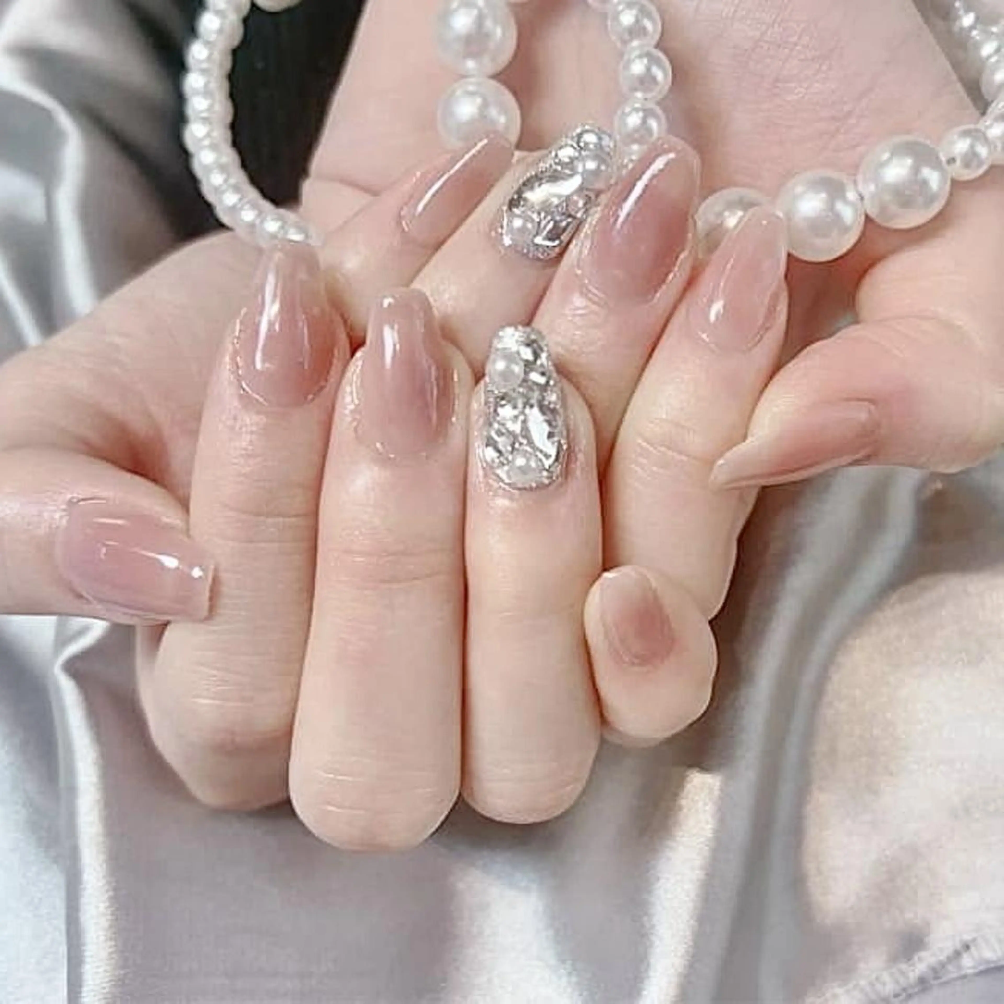 ネイル RAFFINE 月🦋🩵のネイルデザイン