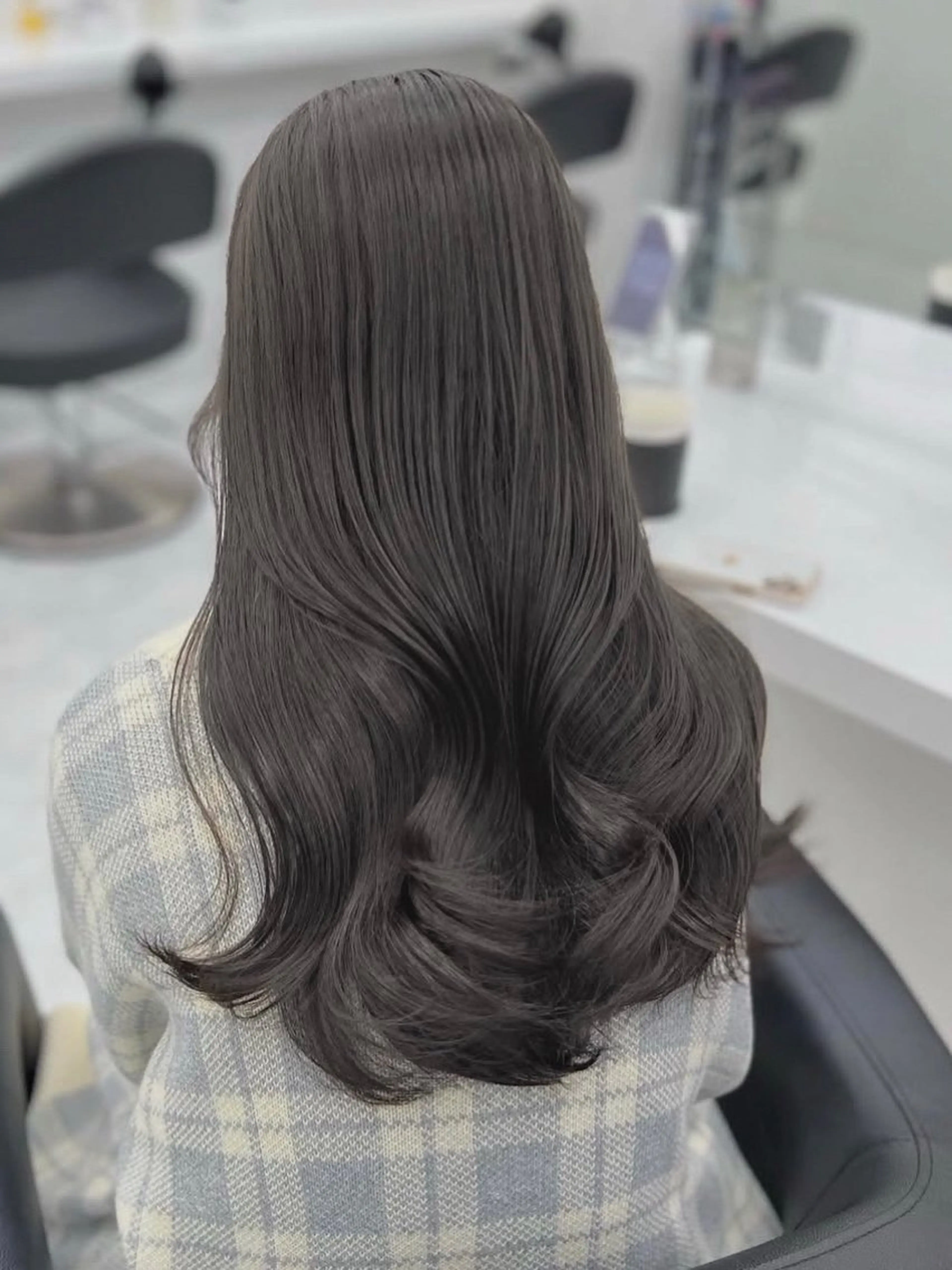 ロング カラー ヘアカラー トリートメント 赤み消し韓国ヘア レイヤー縮毛🤍渡邉のヘアスタイル