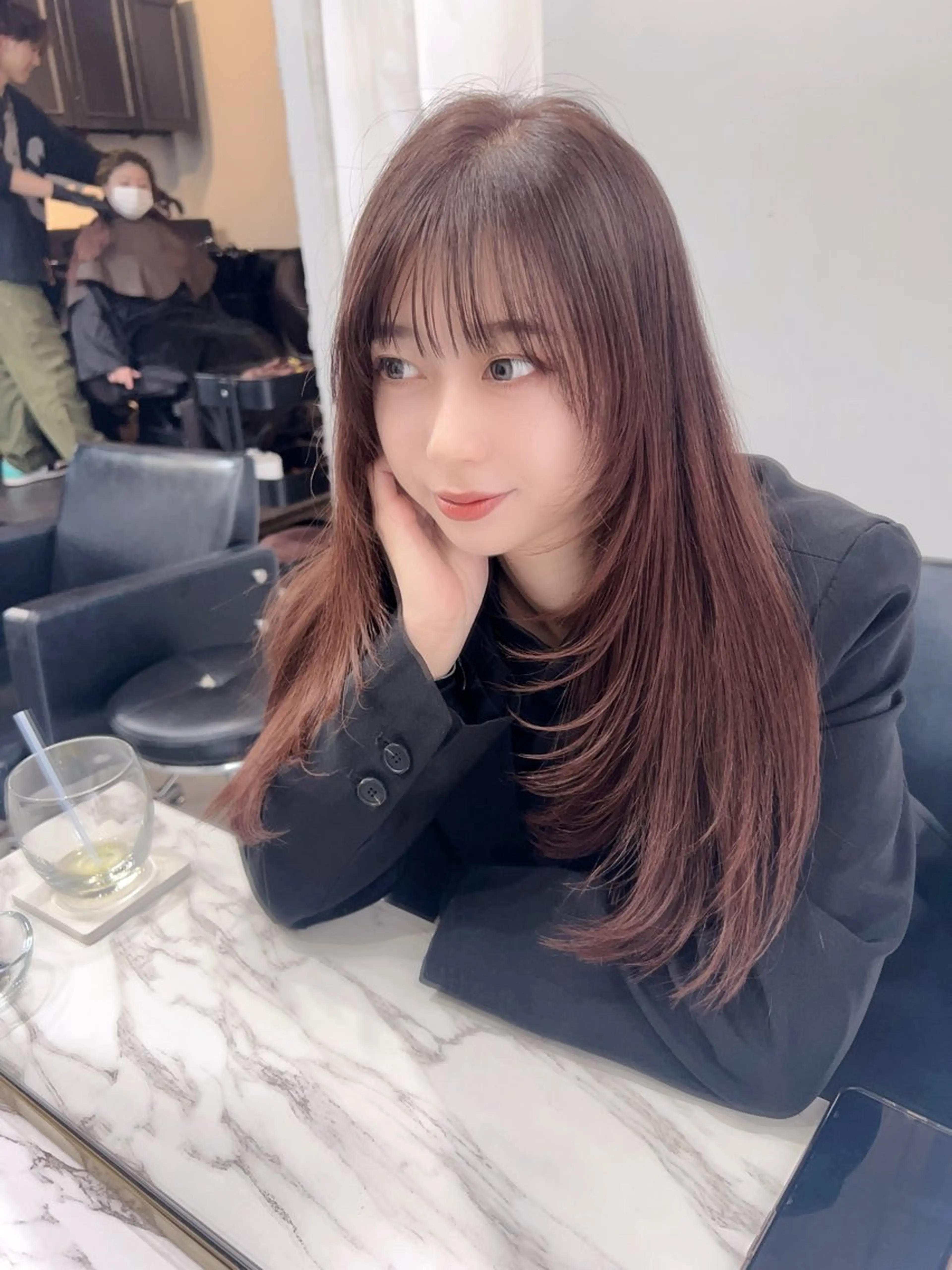 セミロング カット ヘアカラー 🪞上品で可愛い韓国 ヘア🪞Rikutoのヘアスタイル