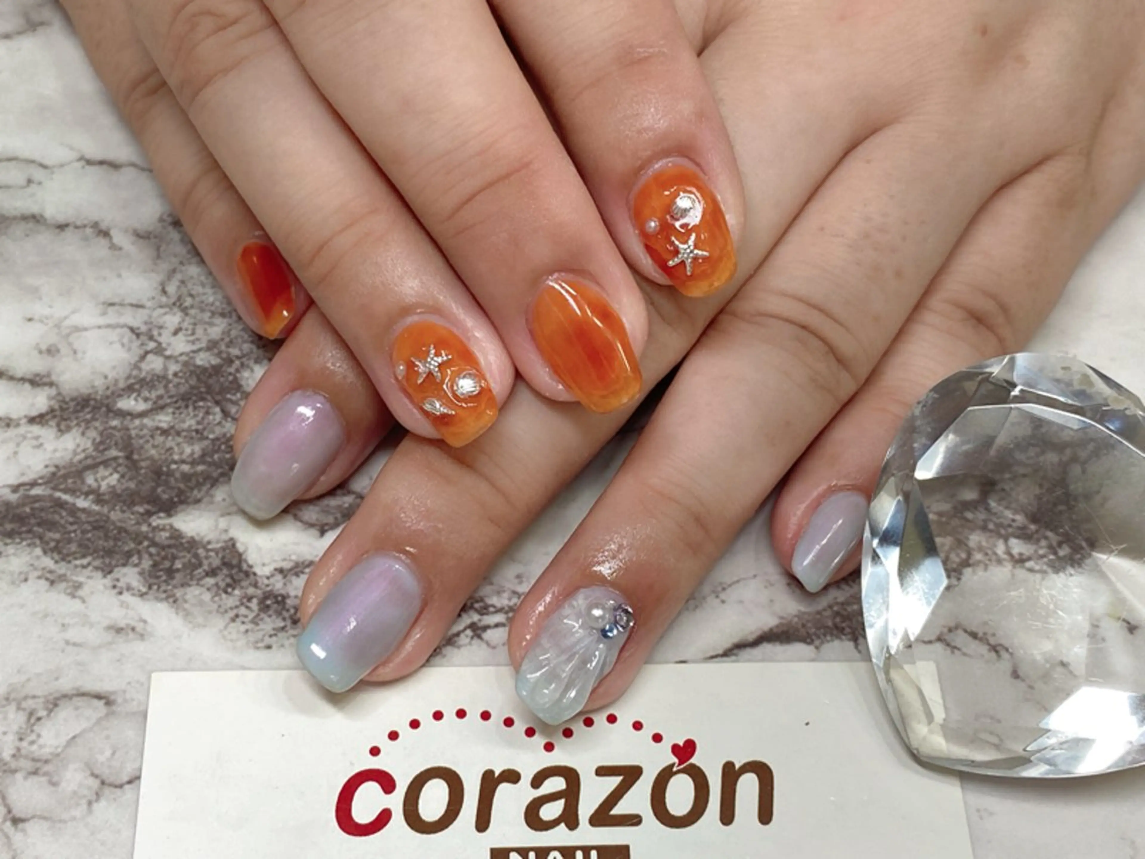 ネイル アートネイル 水色 オレンジ corazon所属・ネイリスト aicoのネイルデザイン