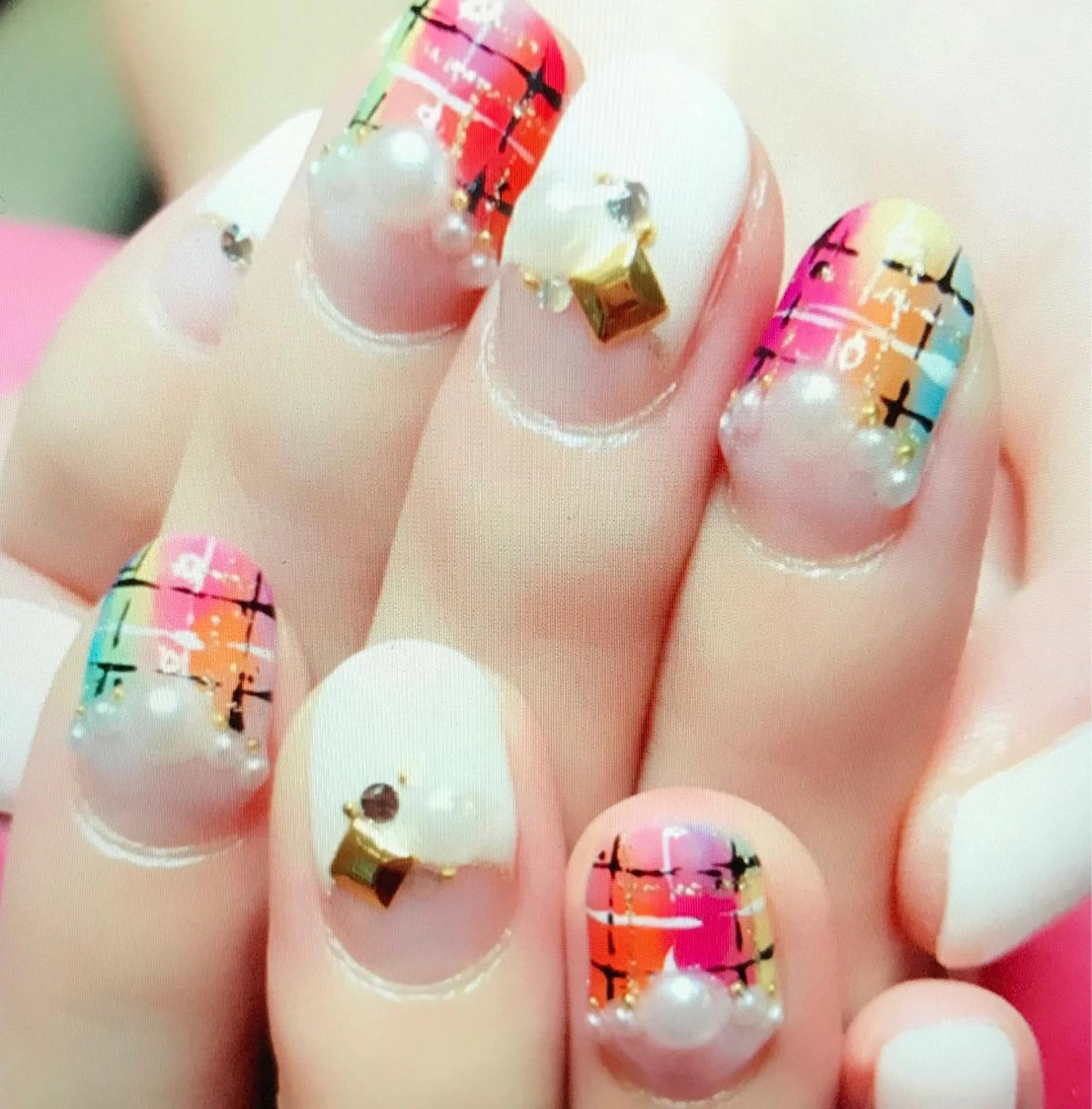 ネイル アートネイル ゴージャス ストーンネイル ネイル/耳つぼ /新ホワイトニングのネイルデザイン