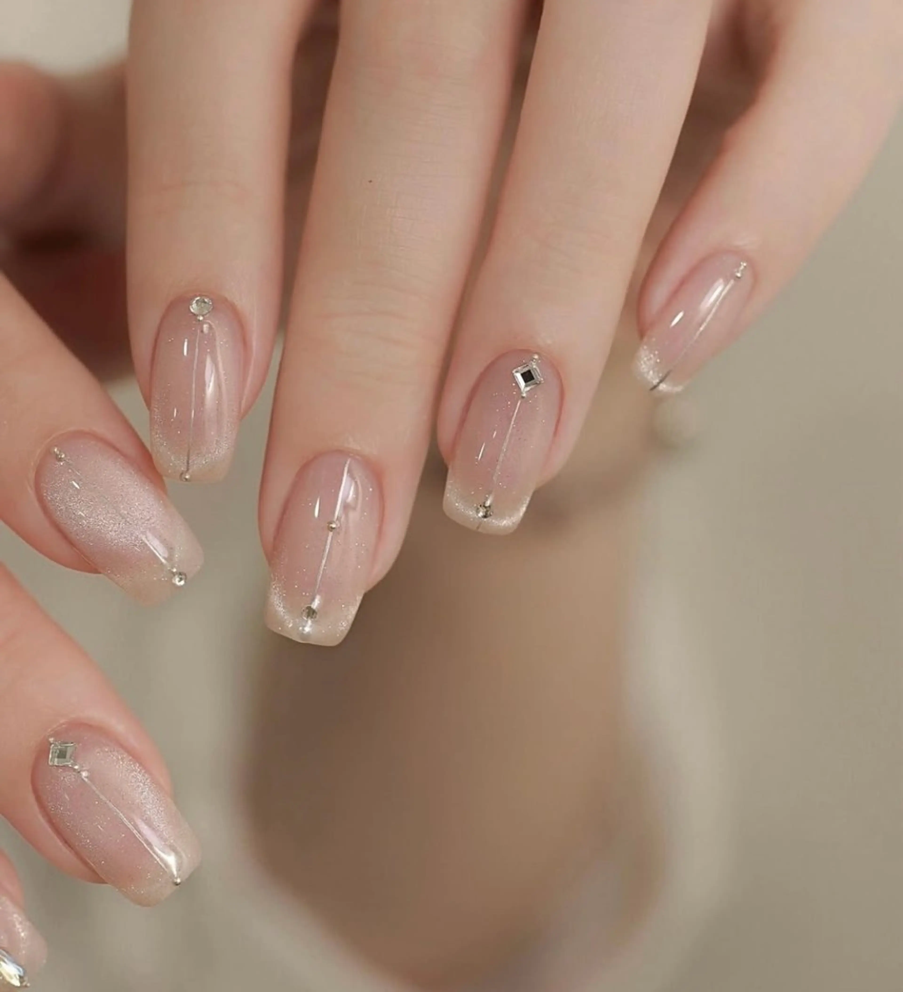 ネイル シンプルネイル ハンドネイル JISOO ANA.CHUOのネイルデザイン