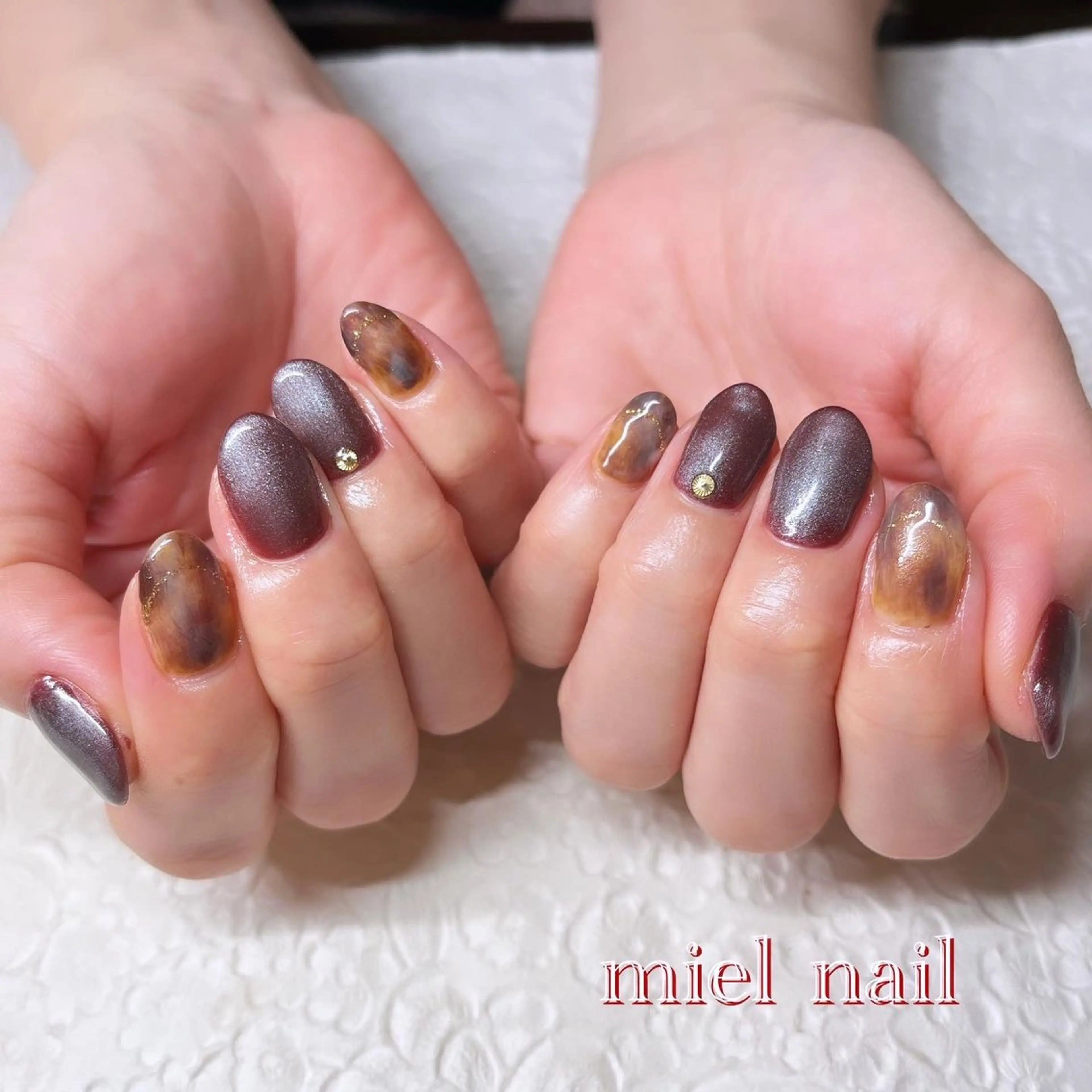 ネイル べっ甲ネイル ボルドー ミラーネイル 冬ネイル ハンドネイル miel nailのネイルデザイン