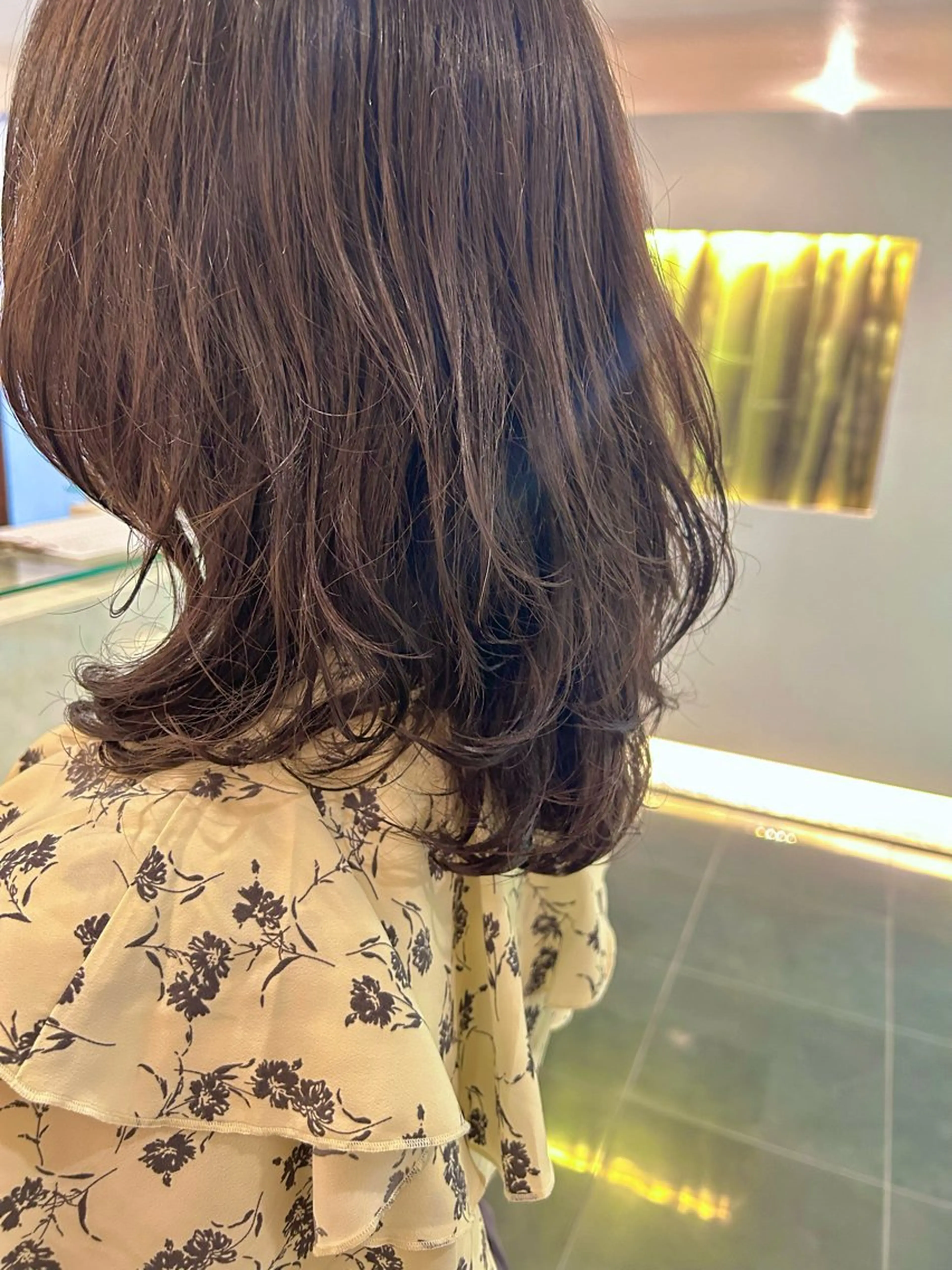 セミロング パーマ セミロングパーマ レイヤーカット チーフデザイナー 若林　麻衣のヘアスタイル