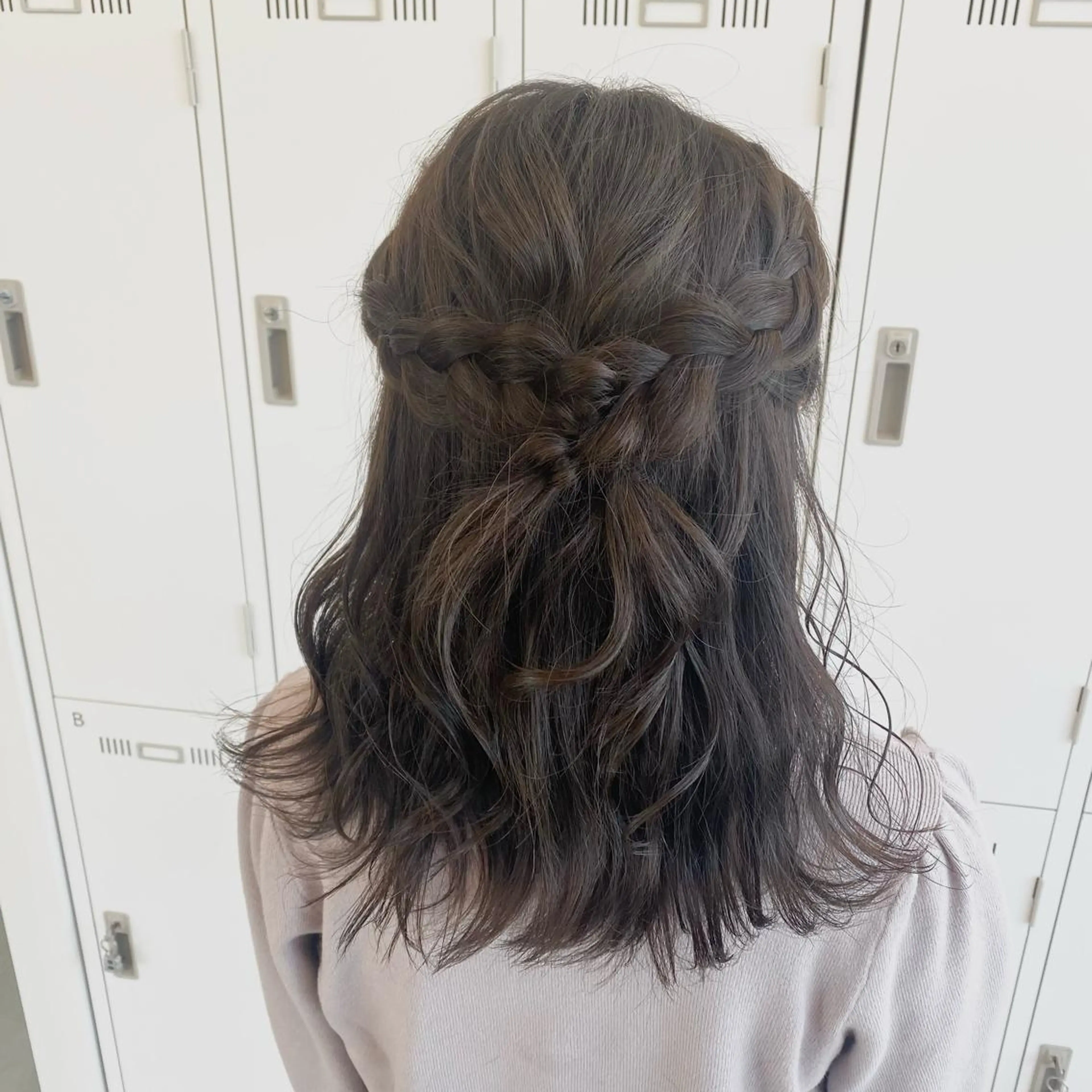 セミロング カラー ヘアアレンジ YUNA ユウナのヘアスタイル